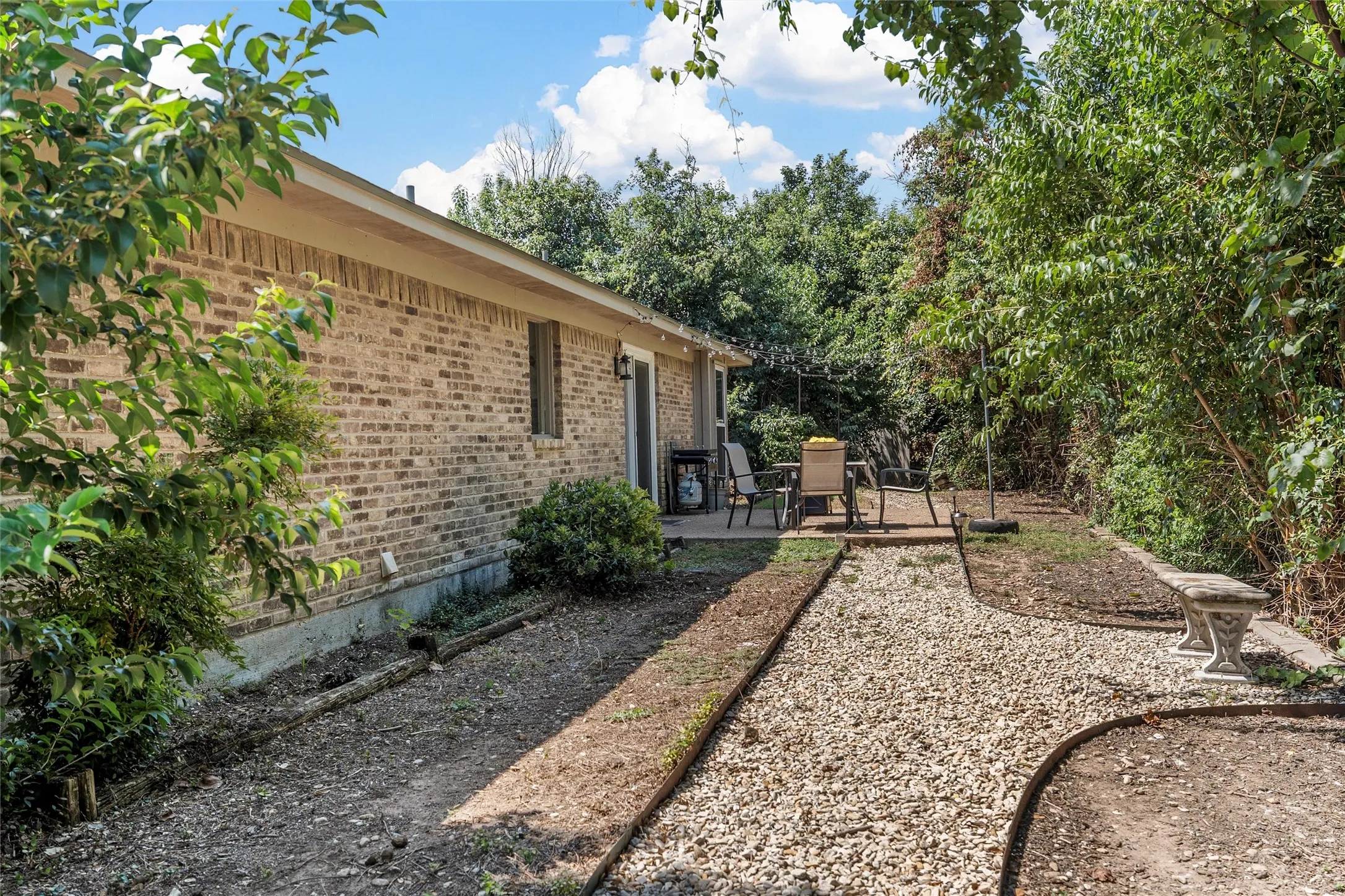 Single Family Residence For Sale in Mc Lennan County , 611 Rosenthal Road, Lorena, Texas 76655, 4 Bedroom, 2 Bathroom, Garage spaces, 2,320 Sqft, built in 1983, mls#21369960, Real Estate Agent in Lorena, Homes For Sale in Mc Lennan county, Homes For Sale in Lorena, Realtor in Lorena Texas, Real Estate Brokerage Independent Realty Texas, Luminita Cordes Realtor