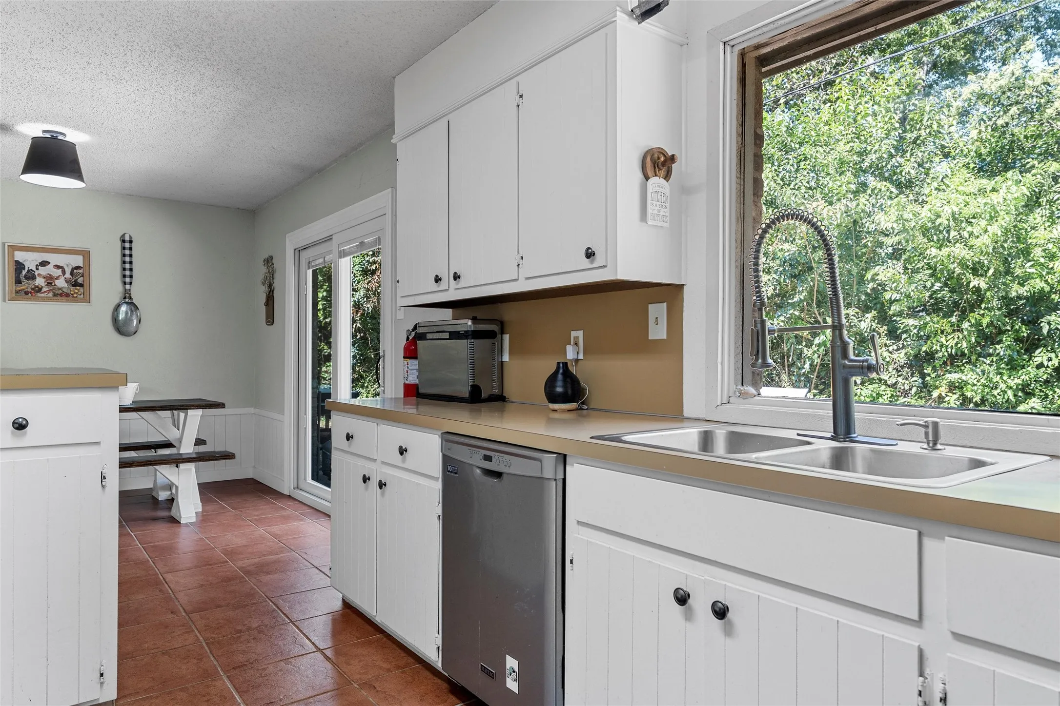 Single Family Residence For Sale in Mc Lennan County , 611 Rosenthal Road, Lorena, Texas 76655, 4 Bedroom, 2 Bathroom, Garage spaces, 2,320 Sqft, built in 1983, mls#21369960, Real Estate Agent in Lorena, Homes For Sale in Mc Lennan county, Homes For Sale in Lorena, Realtor in Lorena Texas, Real Estate Brokerage Independent Realty Texas, Luminita Cordes Realtor