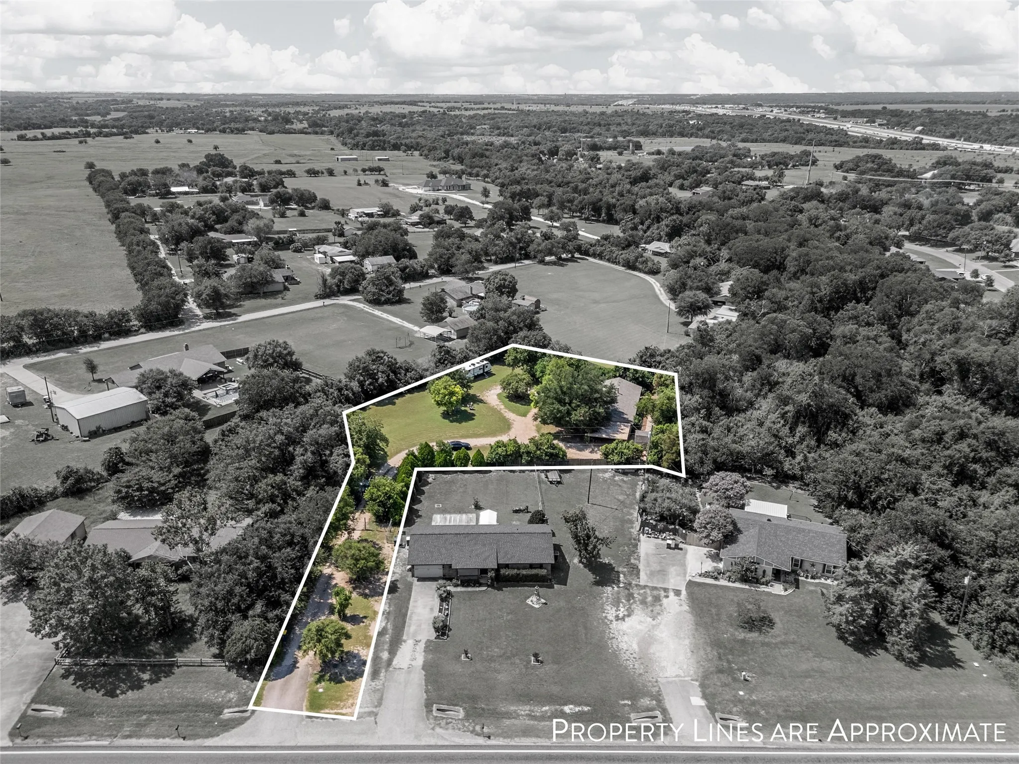Single Family Residence For Sale in Mc Lennan County , 611 Rosenthal Road, Lorena, Texas 76655, 4 Bedroom, 2 Bathroom, Garage spaces, 2,320 Sqft, built in 1983, mls#21369960, Real Estate Agent in Lorena, Homes For Sale in Mc Lennan county, Homes For Sale in Lorena, Realtor in Lorena Texas, Real Estate Brokerage Independent Realty Texas, Luminita Cordes Realtor