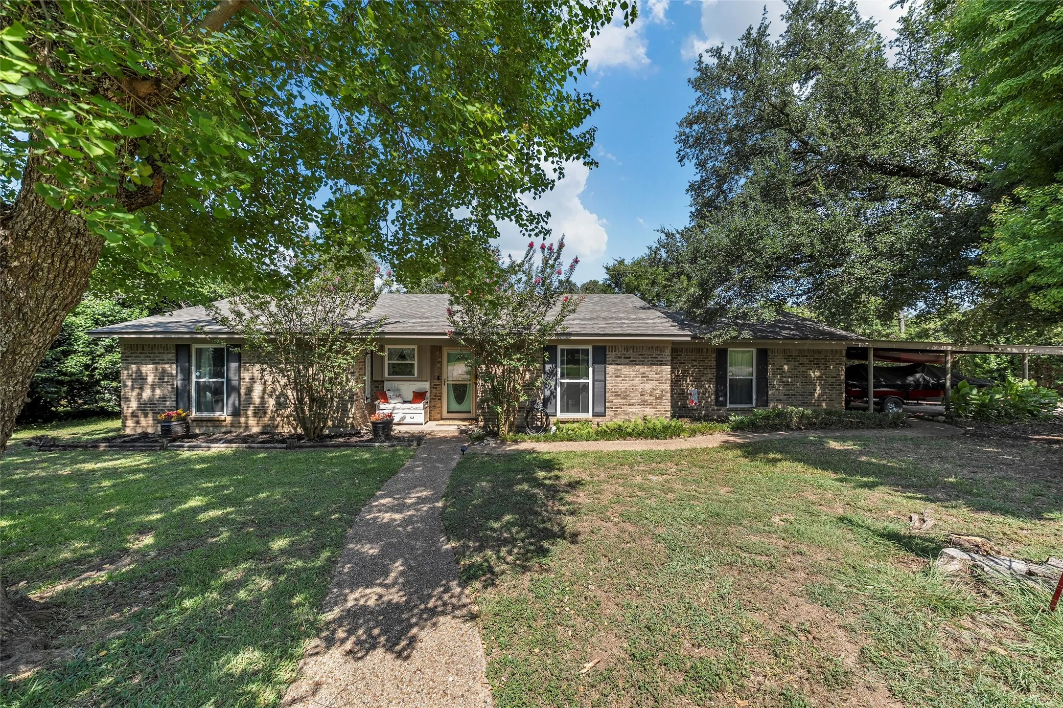 Single Family Residence For Sale in Mc Lennan County , 611 Rosenthal Road, Lorena, Texas 76655, 4 Bedroom, 2 Bathroom, Garage spaces, 2,320 Sqft, built in 1983, mls#21369960, Real Estate Agent in Lorena, Homes For Sale in Mc Lennan county, Homes For Sale in Lorena, Realtor in Lorena Texas, Real Estate Brokerage Independent Realty Texas, Luminita Cordes Realtor