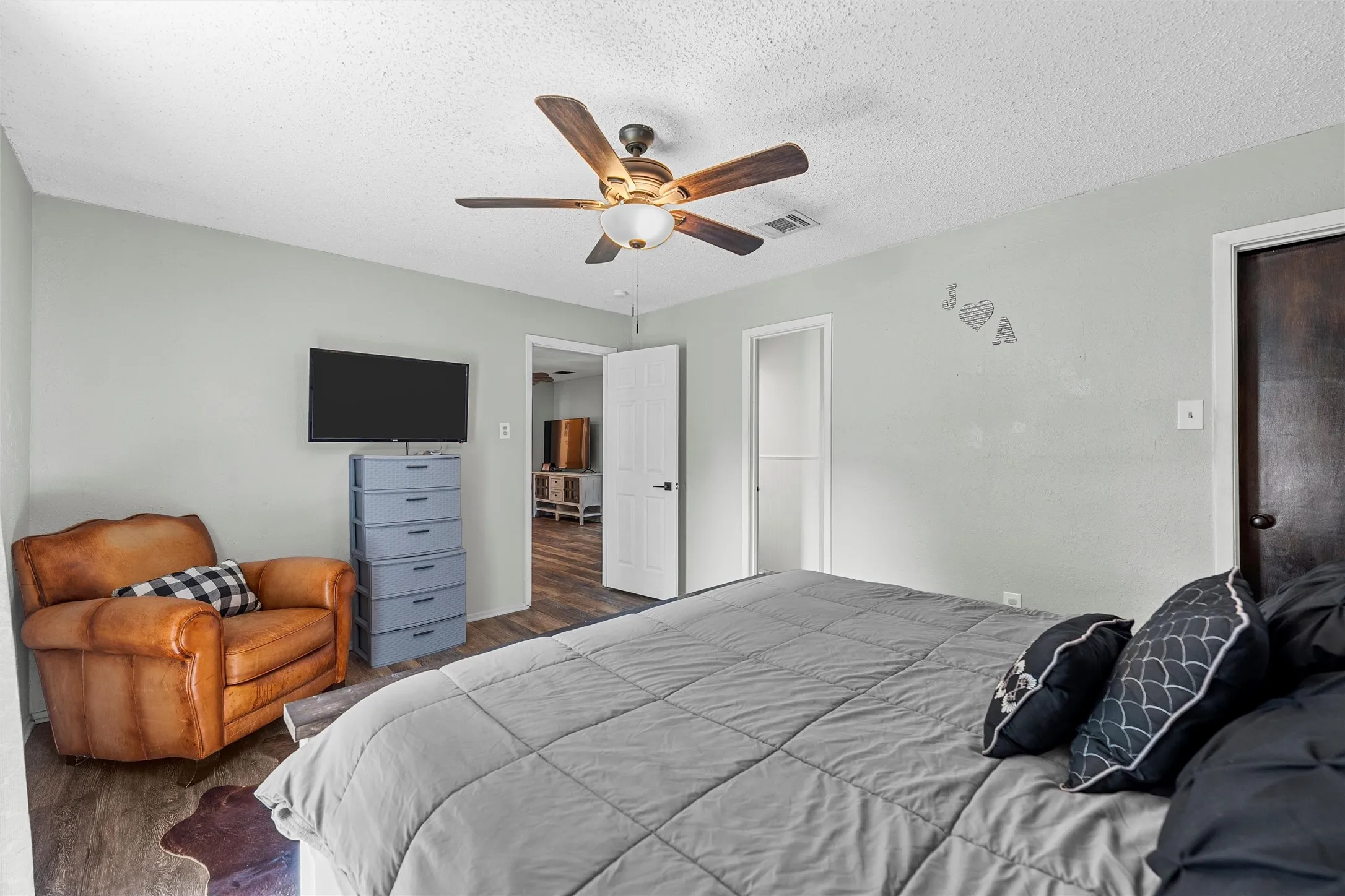 Single Family Residence For Sale in Mc Lennan County , 611 Rosenthal Road, Lorena, Texas 76655, 4 Bedroom, 2 Bathroom, Garage spaces, 2,320 Sqft, built in 1983, mls#21369960, Real Estate Agent in Lorena, Homes For Sale in Mc Lennan county, Homes For Sale in Lorena, Realtor in Lorena Texas, Real Estate Brokerage Independent Realty Texas, Luminita Cordes Realtor