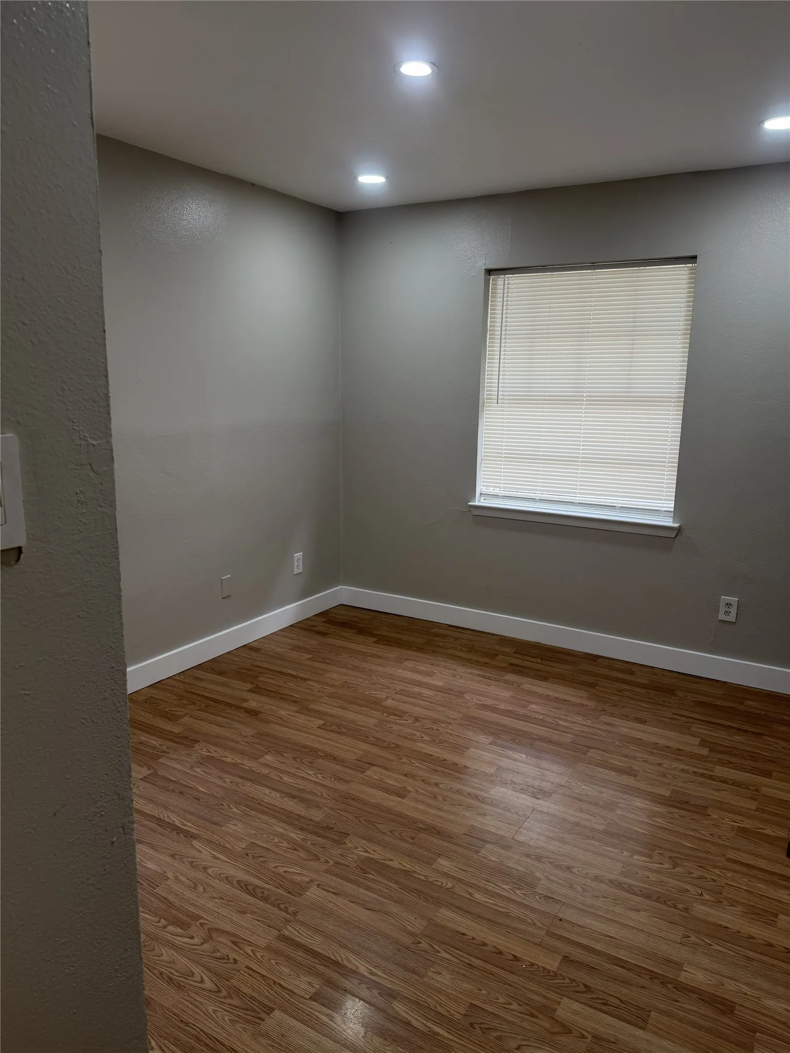 Single Family Residence For Sale in Dallas County , 1021 Quebec Drive, Garland, Texas 75040, 4 Bedroom, 3 Bathroom, 1 Garage spaces, 1,215 Sqft, built in 1970, mls#21370032, Real Estate Agent in Garland, Homes For Sale in Dallas county, Homes For Sale in Garland, Realtor in Garland Texas, Real Estate Brokerage Independent Realty Texas, Luminita Cordes Realtor