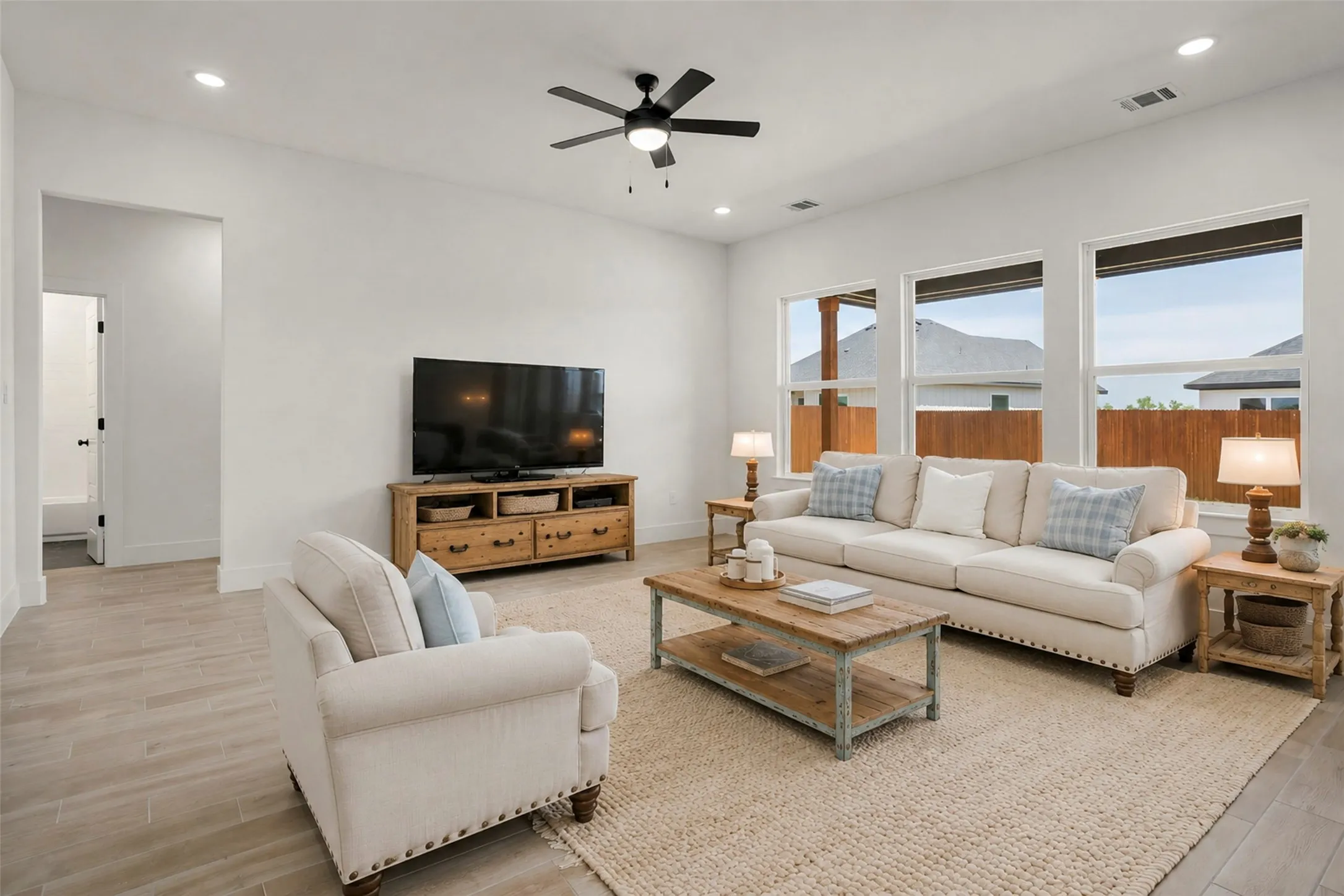 Single Family Residence For Sale in Johnson County , 200 Cliff Court, Godley, Texas 76044, 4 Bedroom, 2 Bathroom, 2 Garage spaces, 2,239 Sqft, built in 2024, mls#21368349, Real Estate Agent in Godley, Homes For Sale in Johnson county, Homes For Sale in Godley, Realtor in Godley Texas, Real Estate Brokerage Independent Realty Texas, Luminita Cordes Realtor