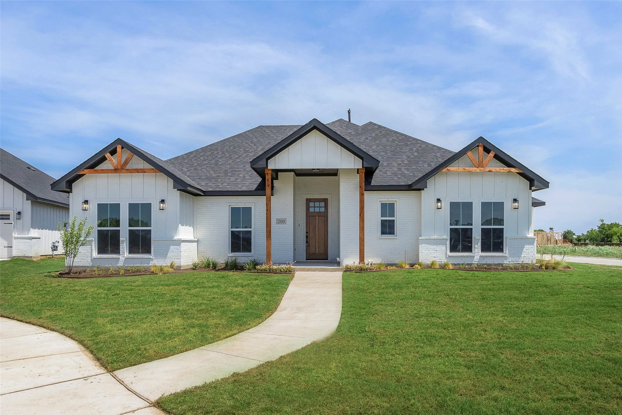 Single Family Residence For Sale in Johnson County , 200 Cliff Court, Godley, Texas 76044, 4 Bedroom, 2 Bathroom, 2 Garage spaces, 2,239 Sqft, built in 2024, mls#21368349, Real Estate Agent in Godley, Homes For Sale in Johnson county, Homes For Sale in Godley, Realtor in Godley Texas, Real Estate Brokerage Independent Realty Texas, Luminita Cordes Realtor
