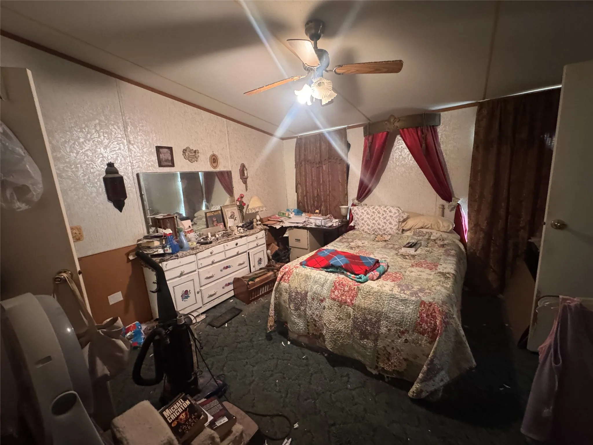 Mobile Home For Sale in Hood County , 8008 Scenic Ridge Court, Cresson, Texas 76035, 3 Bedroom, 2 Bathroom, Garage spaces, 1,296 Sqft, built in 1998, mls#21370010, Real Estate Agent in Cresson, Homes For Sale in Hood county, Homes For Sale in Cresson, Realtor in Cresson Texas, Real Estate Brokerage Independent Realty Texas, Luminita Cordes Realtor
