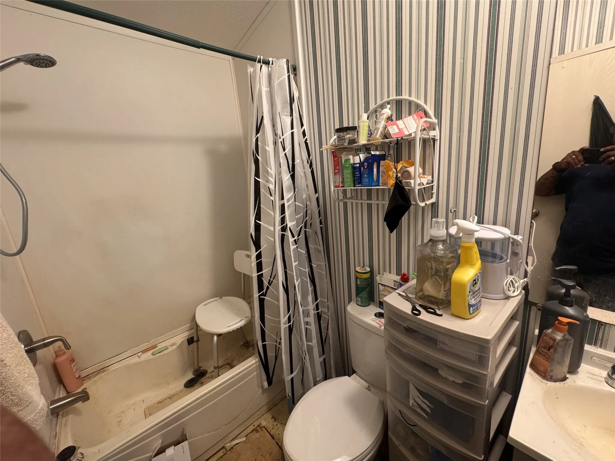 Mobile Home For Sale in Hood County , 8008 Scenic Ridge Court, Cresson, Texas 76035, 3 Bedroom, 2 Bathroom, Garage spaces, 1,296 Sqft, built in 1998, mls#21370010, Real Estate Agent in Cresson, Homes For Sale in Hood county, Homes For Sale in Cresson, Realtor in Cresson Texas, Real Estate Brokerage Independent Realty Texas, Luminita Cordes Realtor