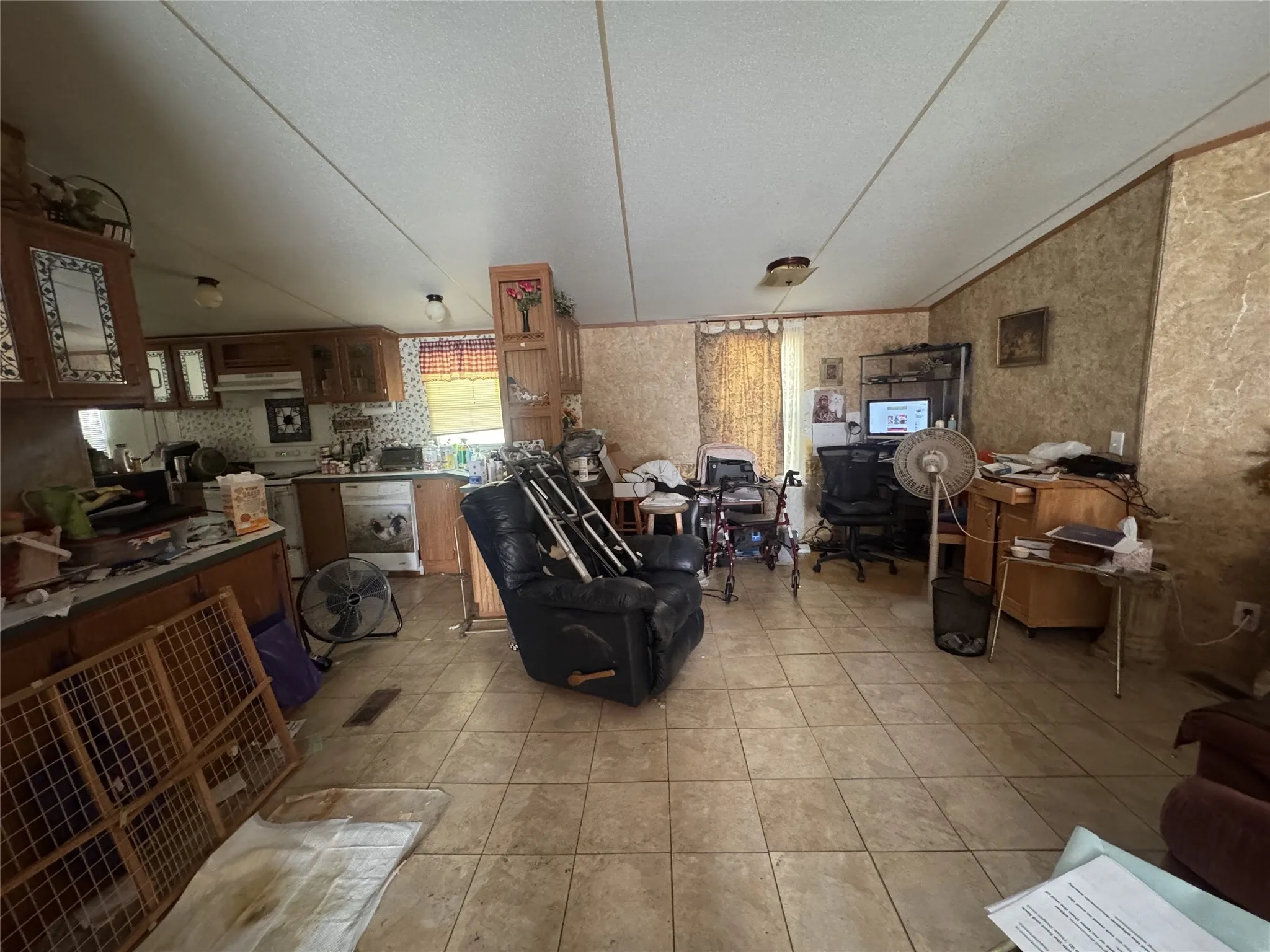 Mobile Home For Sale in Hood County , 8008 Scenic Ridge Court, Cresson, Texas 76035, 3 Bedroom, 2 Bathroom, Garage spaces, 1,296 Sqft, built in 1998, mls#21370010, Real Estate Agent in Cresson, Homes For Sale in Hood county, Homes For Sale in Cresson, Realtor in Cresson Texas, Real Estate Brokerage Independent Realty Texas, Luminita Cordes Realtor