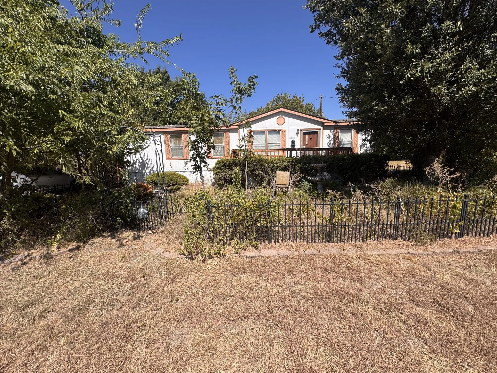 Mobile Home For Sale in Hood County , 8008 Scenic Ridge Court, Cresson, Texas 76035, 3 Bedroom, 2 Bathroom, Garage spaces, 1,296 Sqft, built in 1998, mls#21370010, Real Estate Agent in Cresson, Homes For Sale in Hood county, Homes For Sale in Cresson, Realtor in Cresson Texas, Real Estate Brokerage Independent Realty Texas, Luminita Cordes Realtor