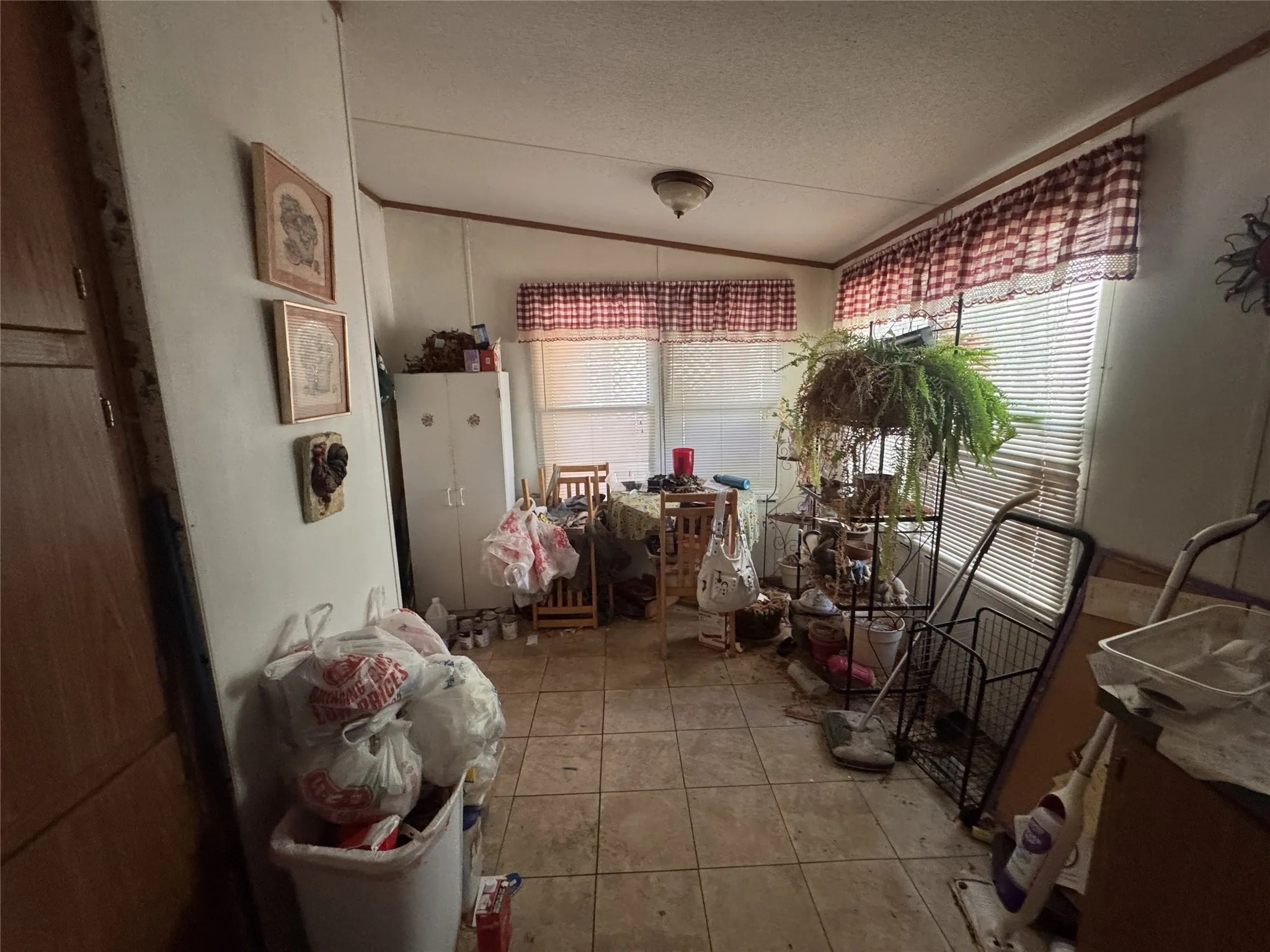 Mobile Home For Sale in Hood County , 8008 Scenic Ridge Court, Cresson, Texas 76035, 3 Bedroom, 2 Bathroom, Garage spaces, 1,296 Sqft, built in 1998, mls#21370010, Real Estate Agent in Cresson, Homes For Sale in Hood county, Homes For Sale in Cresson, Realtor in Cresson Texas, Real Estate Brokerage Independent Realty Texas, Luminita Cordes Realtor