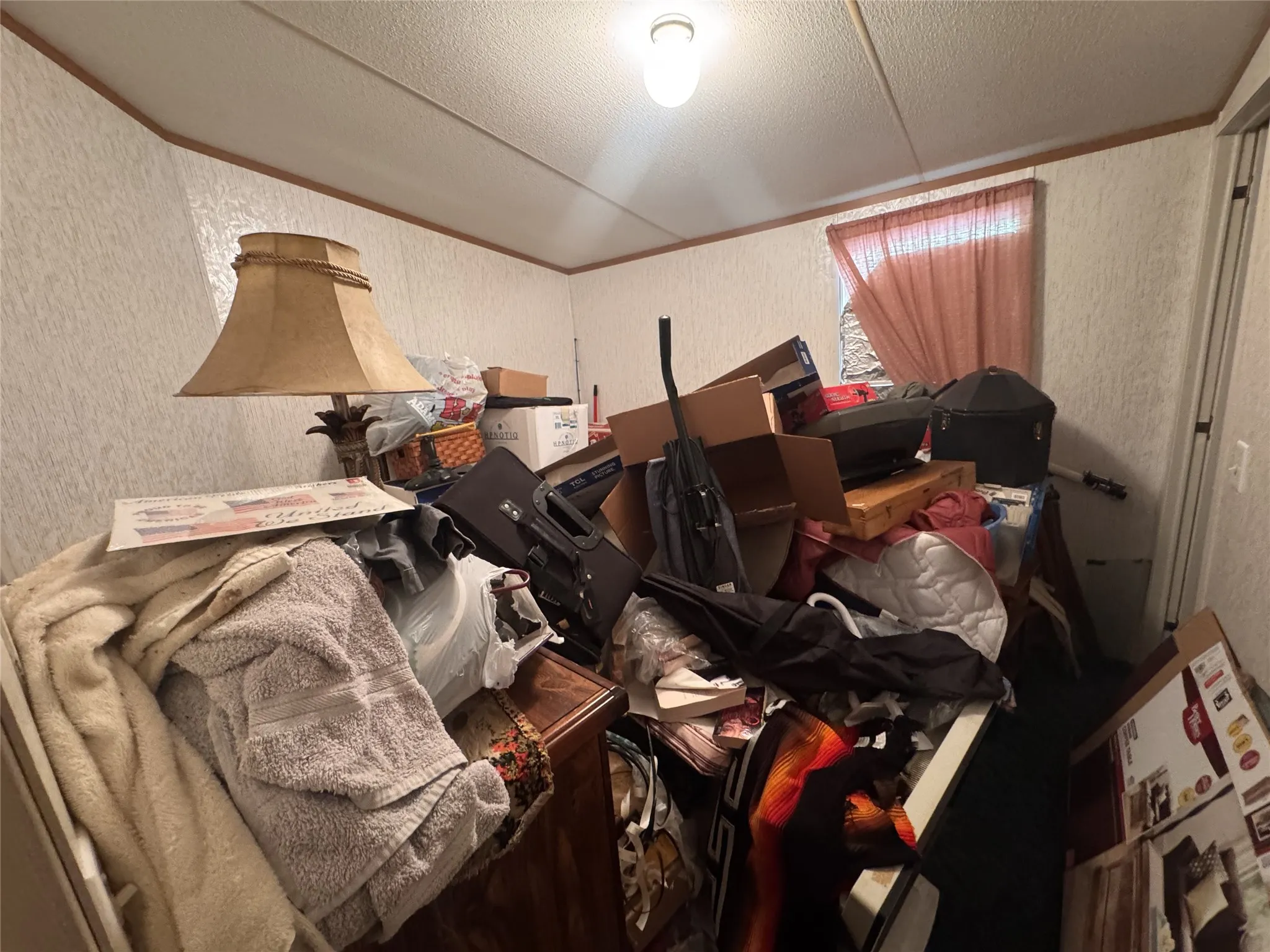 Mobile Home For Sale in Hood County , 8008 Scenic Ridge Court, Cresson, Texas 76035, 3 Bedroom, 2 Bathroom, Garage spaces, 1,296 Sqft, built in 1998, mls#21370010, Real Estate Agent in Cresson, Homes For Sale in Hood county, Homes For Sale in Cresson, Realtor in Cresson Texas, Real Estate Brokerage Independent Realty Texas, Luminita Cordes Realtor