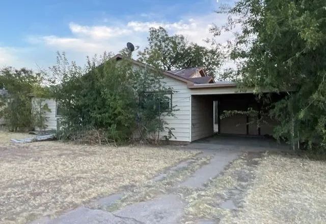 Single Family Residence For Sale in Knox County , 805 Main, Knox City, Texas 79528, 3 Bedroom, 1 Bathroom, Garage spaces, 1,284 Sqft, built in 1950, mls#21370038, Real Estate Agent in Knox City, Homes For Sale in Knox county, Homes For Sale in Knox City, Realtor in Knox City Texas, Real Estate Brokerage Independent Realty Texas, Luminita Cordes Realtor