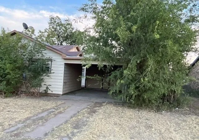 Single Family Residence For Sale in Knox County , 805 Main, Knox City, Texas 79528, 3 Bedroom, 1 Bathroom, Garage spaces, 1,284 Sqft, built in 1950, mls#21370038, Real Estate Agent in Knox City, Homes For Sale in Knox county, Homes For Sale in Knox City, Realtor in Knox City Texas, Real Estate Brokerage Independent Realty Texas, Luminita Cordes Realtor