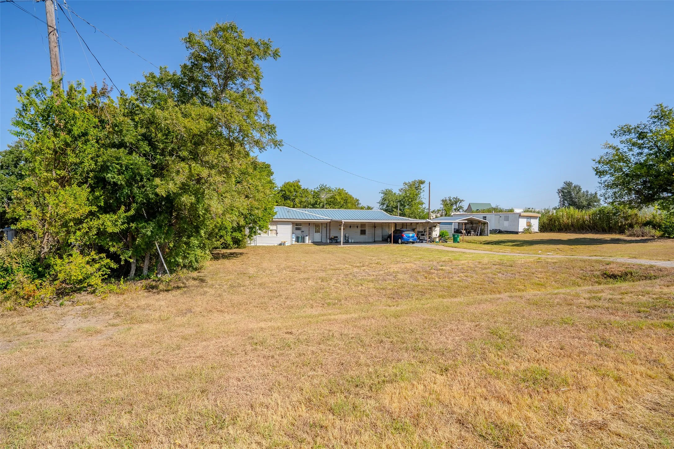 Single Family Residence For Sale in Erath County , 3227 E Washington Street, Stephenville, Texas 76401, 3 Bedroom, 1 Bathroom, Garage spaces, 1,812 Sqft, built in 1961, mls#21369996, Real Estate Agent in Stephenville, Homes For Sale in Erath county, Homes For Sale in Stephenville, Realtor in Stephenville Texas, Real Estate Brokerage Independent Realty Texas, Luminita Cordes Realtor