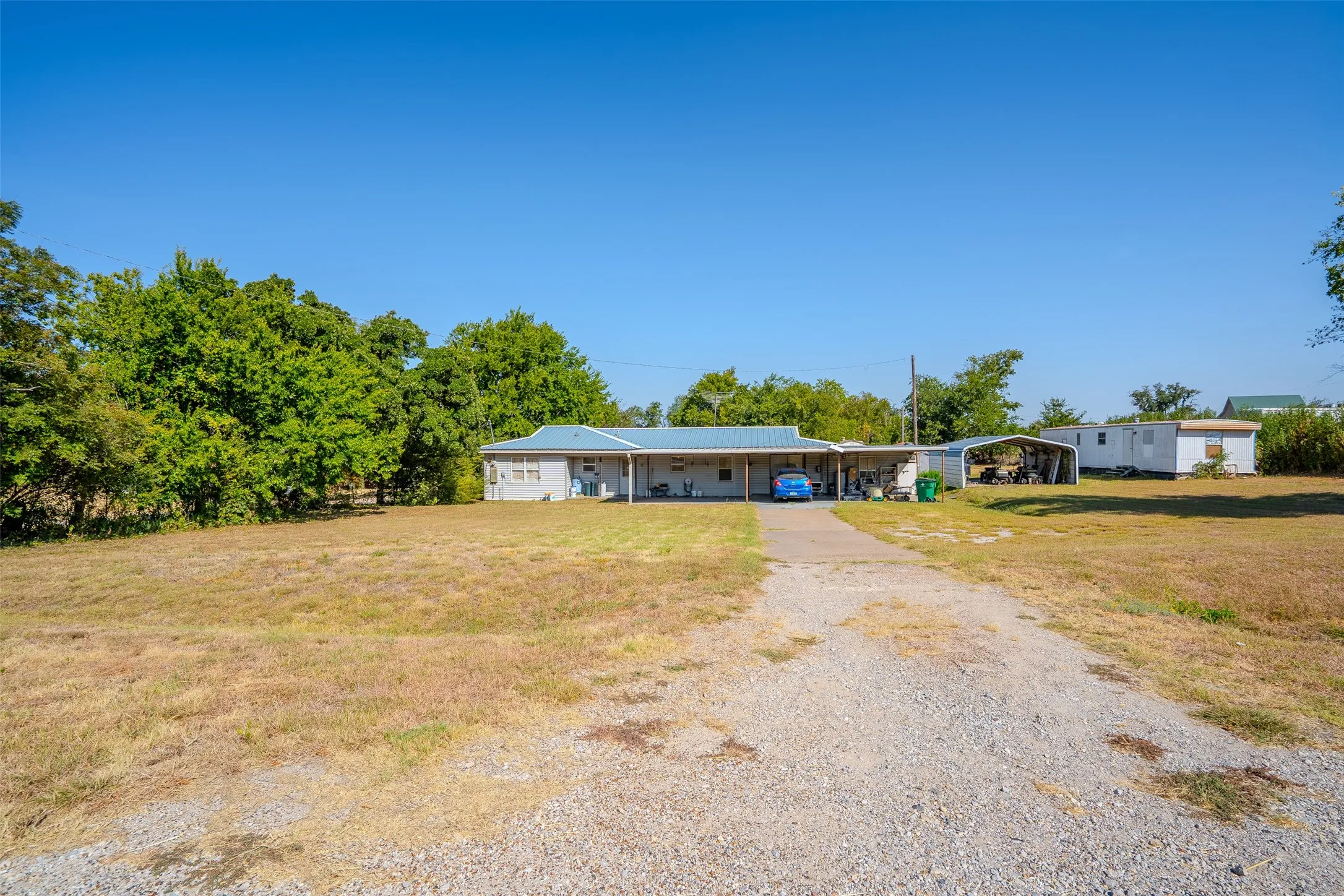 Single Family Residence For Sale in Erath County , 3227 E Washington Street, Stephenville, Texas 76401, 3 Bedroom, 1 Bathroom, Garage spaces, 1,812 Sqft, built in 1961, mls#21369996, Real Estate Agent in Stephenville, Homes For Sale in Erath county, Homes For Sale in Stephenville, Realtor in Stephenville Texas, Real Estate Brokerage Independent Realty Texas, Luminita Cordes Realtor