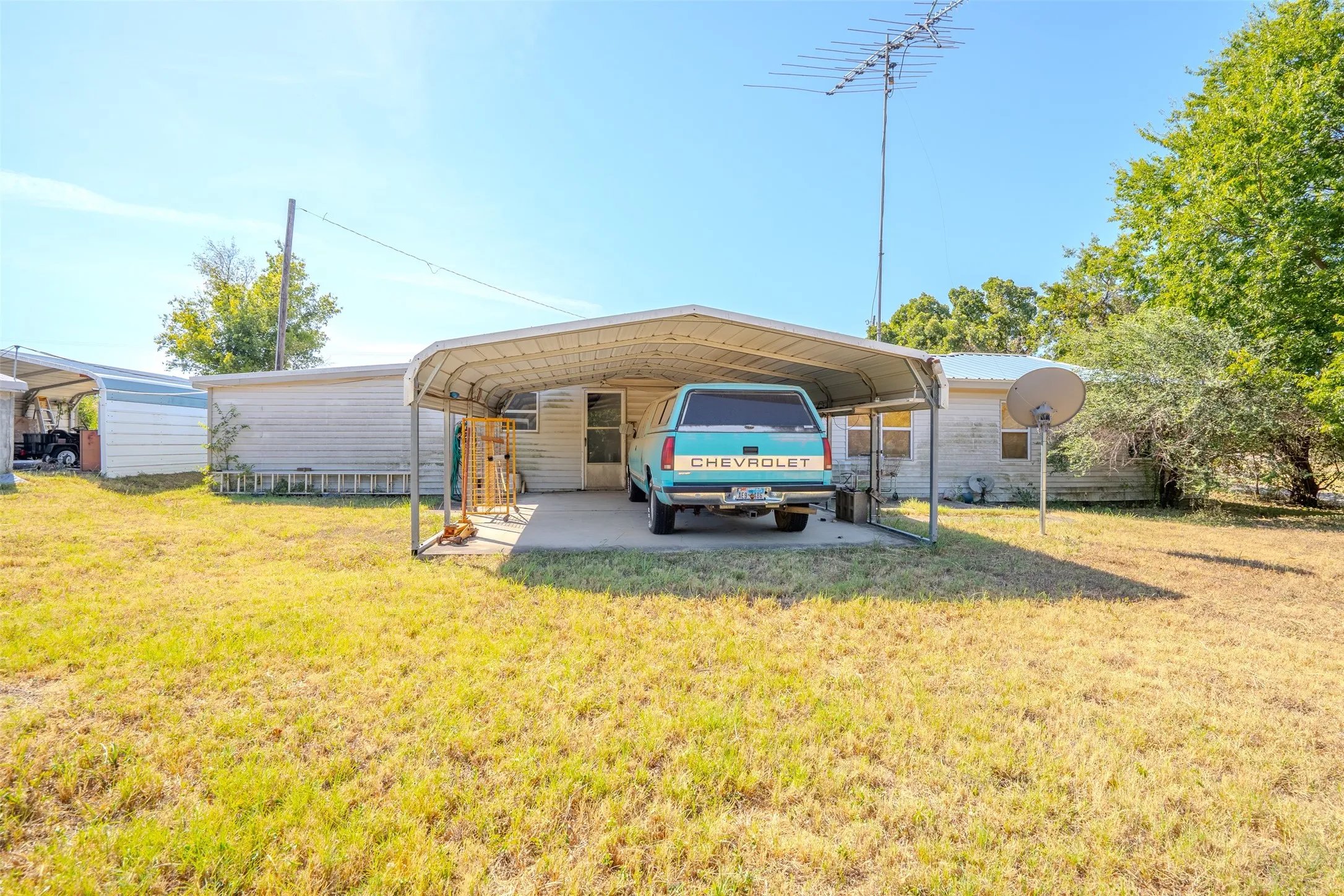 Single Family Residence For Sale in Erath County , 3227 E Washington Street, Stephenville, Texas 76401, 3 Bedroom, 1 Bathroom, Garage spaces, 1,812 Sqft, built in 1961, mls#21369996, Real Estate Agent in Stephenville, Homes For Sale in Erath county, Homes For Sale in Stephenville, Realtor in Stephenville Texas, Real Estate Brokerage Independent Realty Texas, Luminita Cordes Realtor