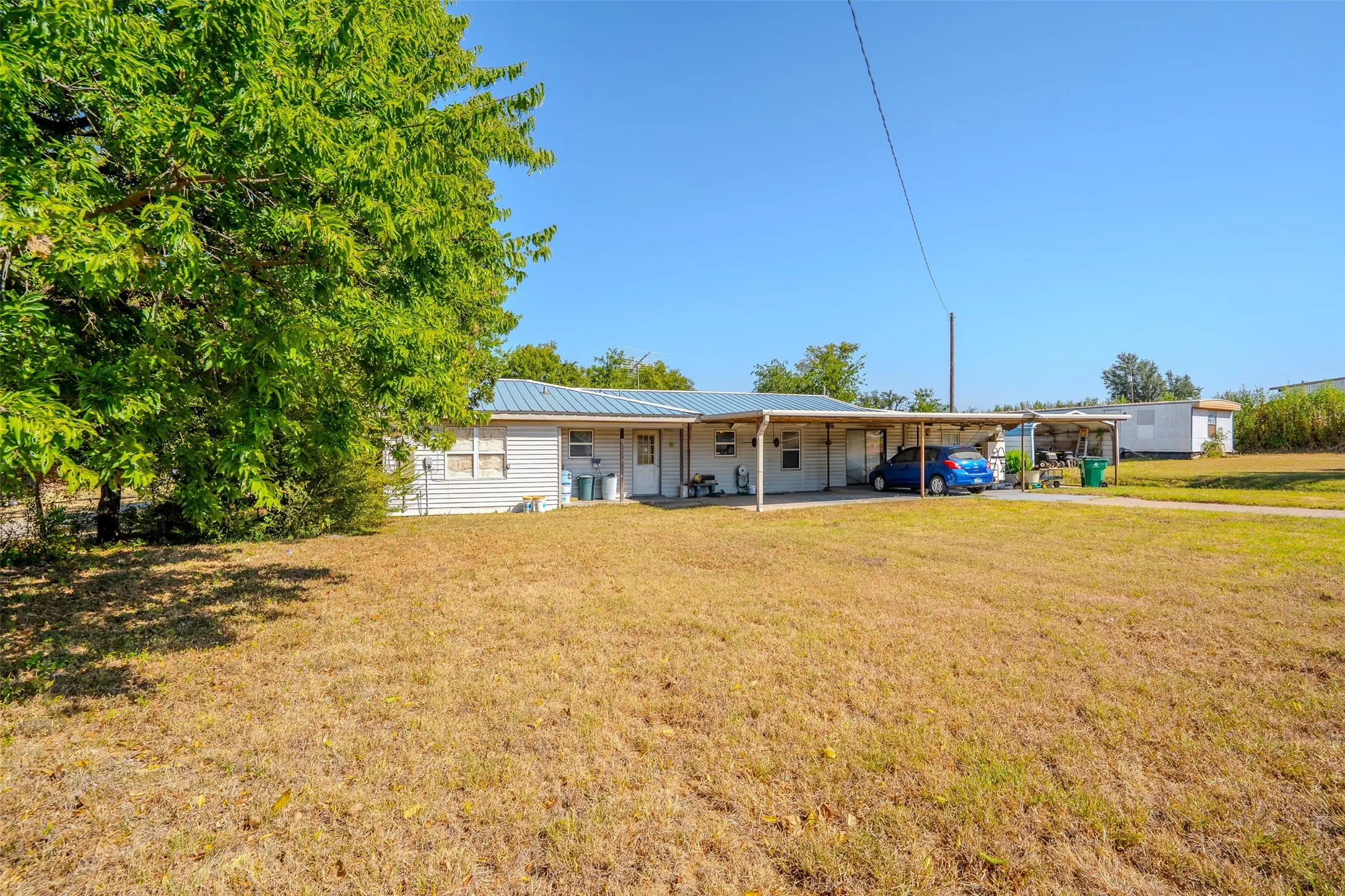 Single Family Residence For Sale in Erath County , 3227 E Washington Street, Stephenville, Texas 76401, 3 Bedroom, 1 Bathroom, Garage spaces, 1,812 Sqft, built in 1961, mls#21369996, Real Estate Agent in Stephenville, Homes For Sale in Erath county, Homes For Sale in Stephenville, Realtor in Stephenville Texas, Real Estate Brokerage Independent Realty Texas, Luminita Cordes Realtor