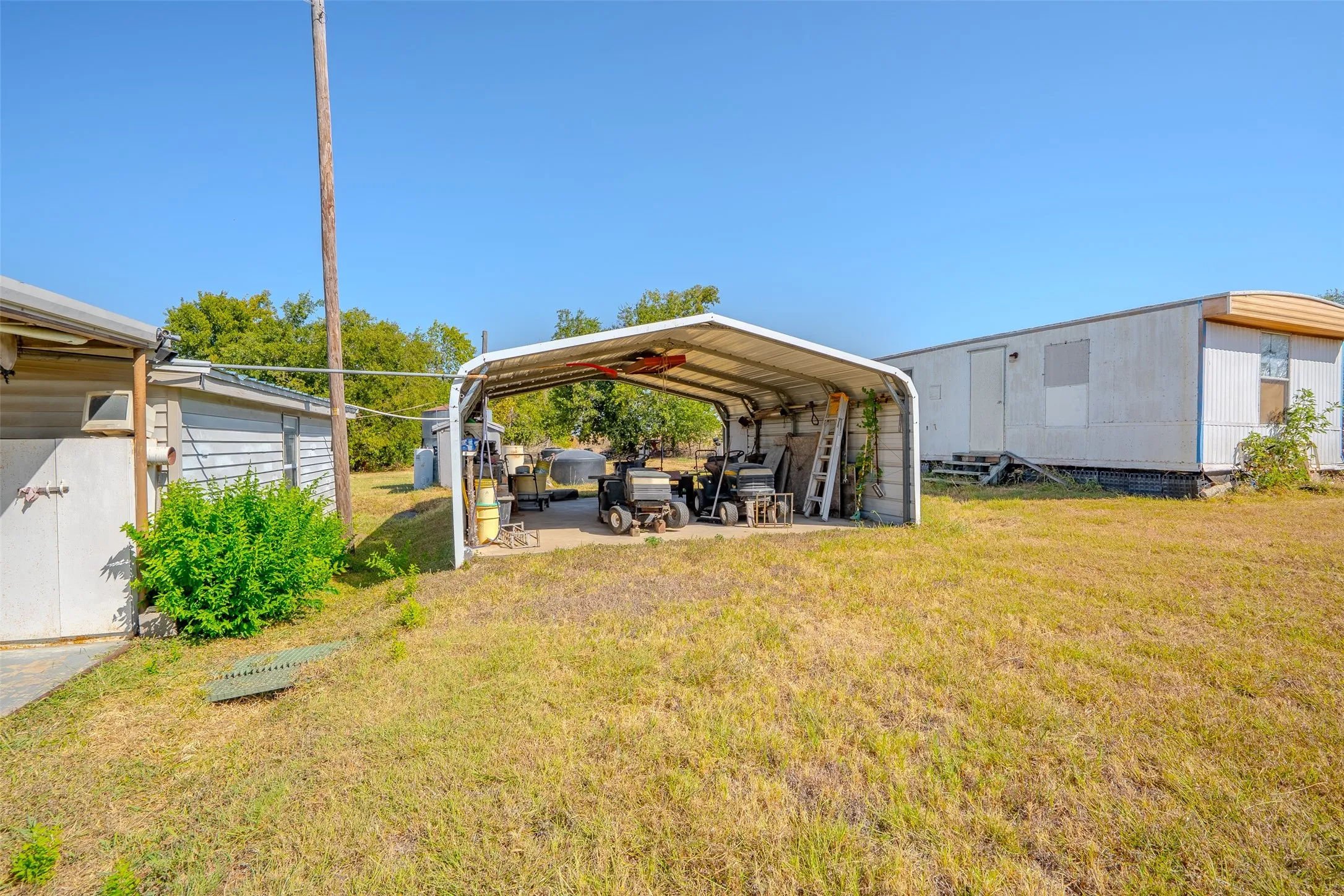 Single Family Residence For Sale in Erath County , 3227 E Washington Street, Stephenville, Texas 76401, 3 Bedroom, 1 Bathroom, Garage spaces, 1,812 Sqft, built in 1961, mls#21369996, Real Estate Agent in Stephenville, Homes For Sale in Erath county, Homes For Sale in Stephenville, Realtor in Stephenville Texas, Real Estate Brokerage Independent Realty Texas, Luminita Cordes Realtor