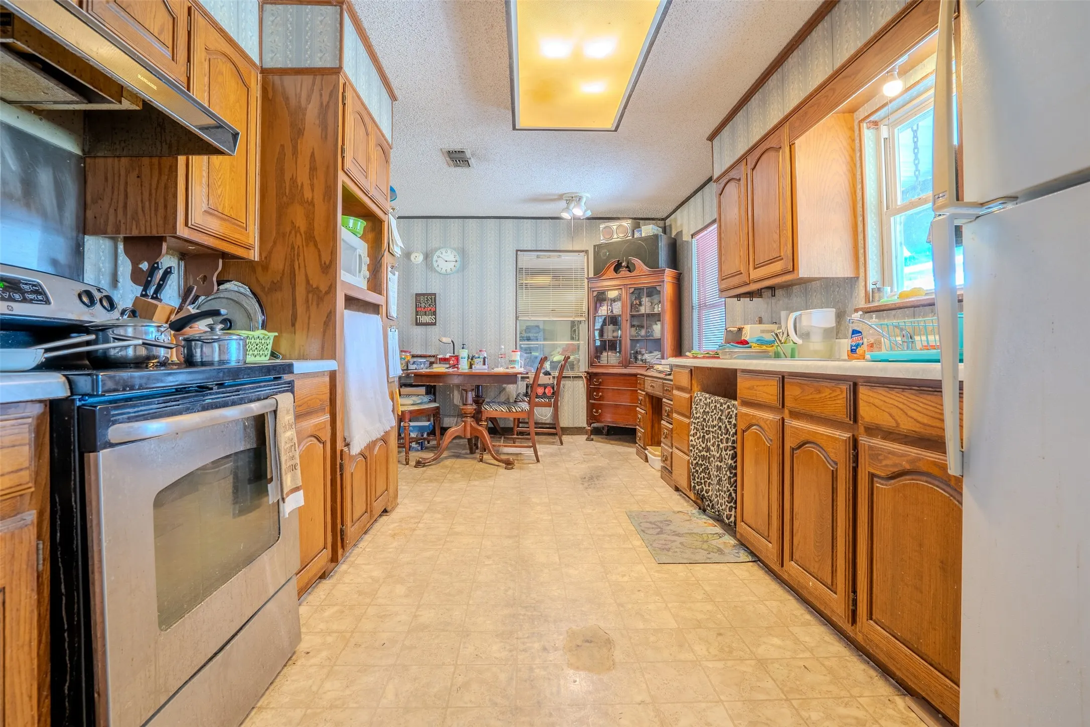 Single Family Residence For Sale in Erath County , 3227 E Washington Street, Stephenville, Texas 76401, 3 Bedroom, 1 Bathroom, Garage spaces, 1,812 Sqft, built in 1961, mls#21369996, Real Estate Agent in Stephenville, Homes For Sale in Erath county, Homes For Sale in Stephenville, Realtor in Stephenville Texas, Real Estate Brokerage Independent Realty Texas, Luminita Cordes Realtor