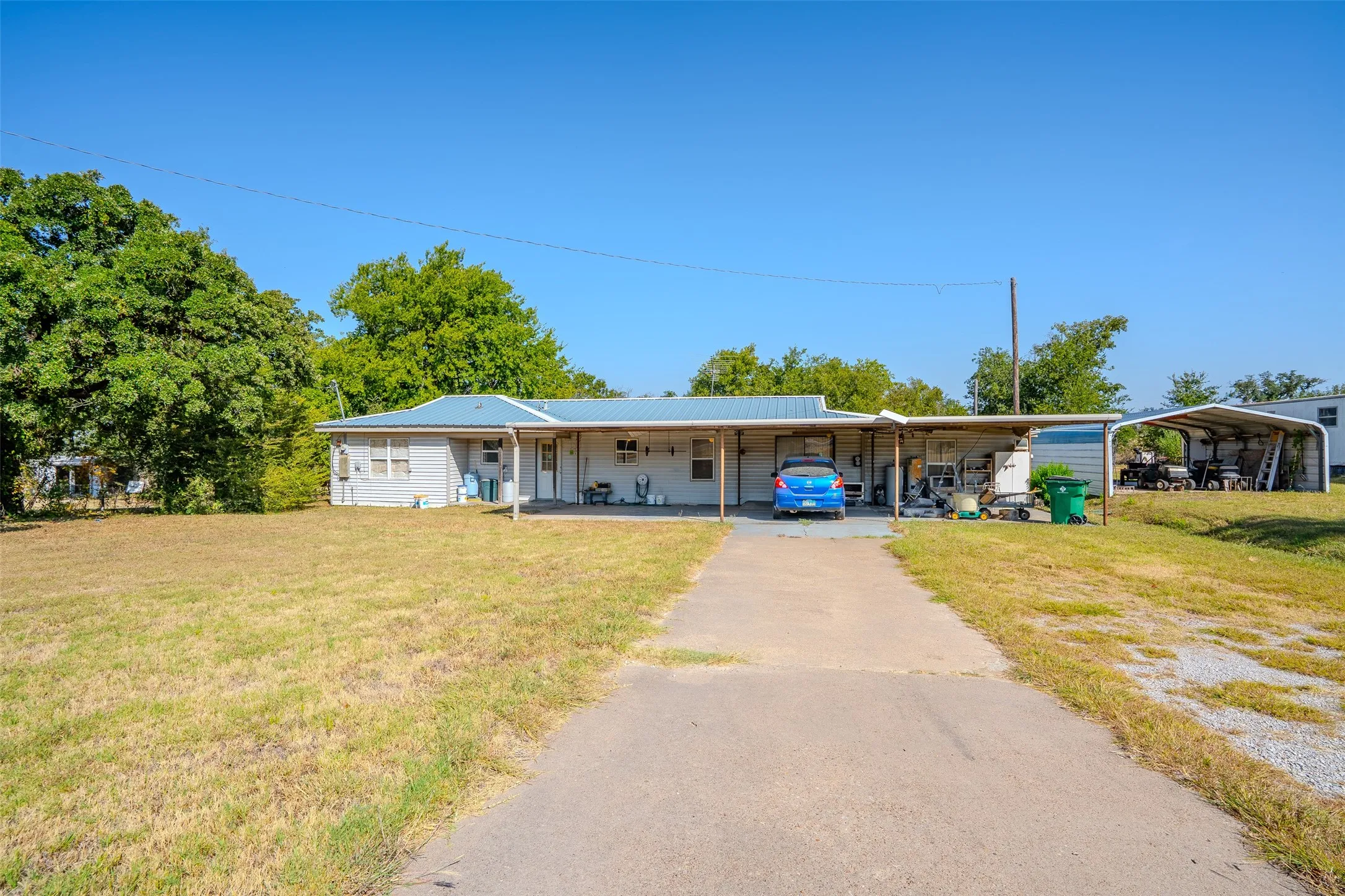 Single Family Residence For Sale in Erath County , 3227 E Washington Street, Stephenville, Texas 76401, 3 Bedroom, 1 Bathroom, Garage spaces, 1,812 Sqft, built in 1961, mls#21369996, Real Estate Agent in Stephenville, Homes For Sale in Erath county, Homes For Sale in Stephenville, Realtor in Stephenville Texas, Real Estate Brokerage Independent Realty Texas, Luminita Cordes Realtor