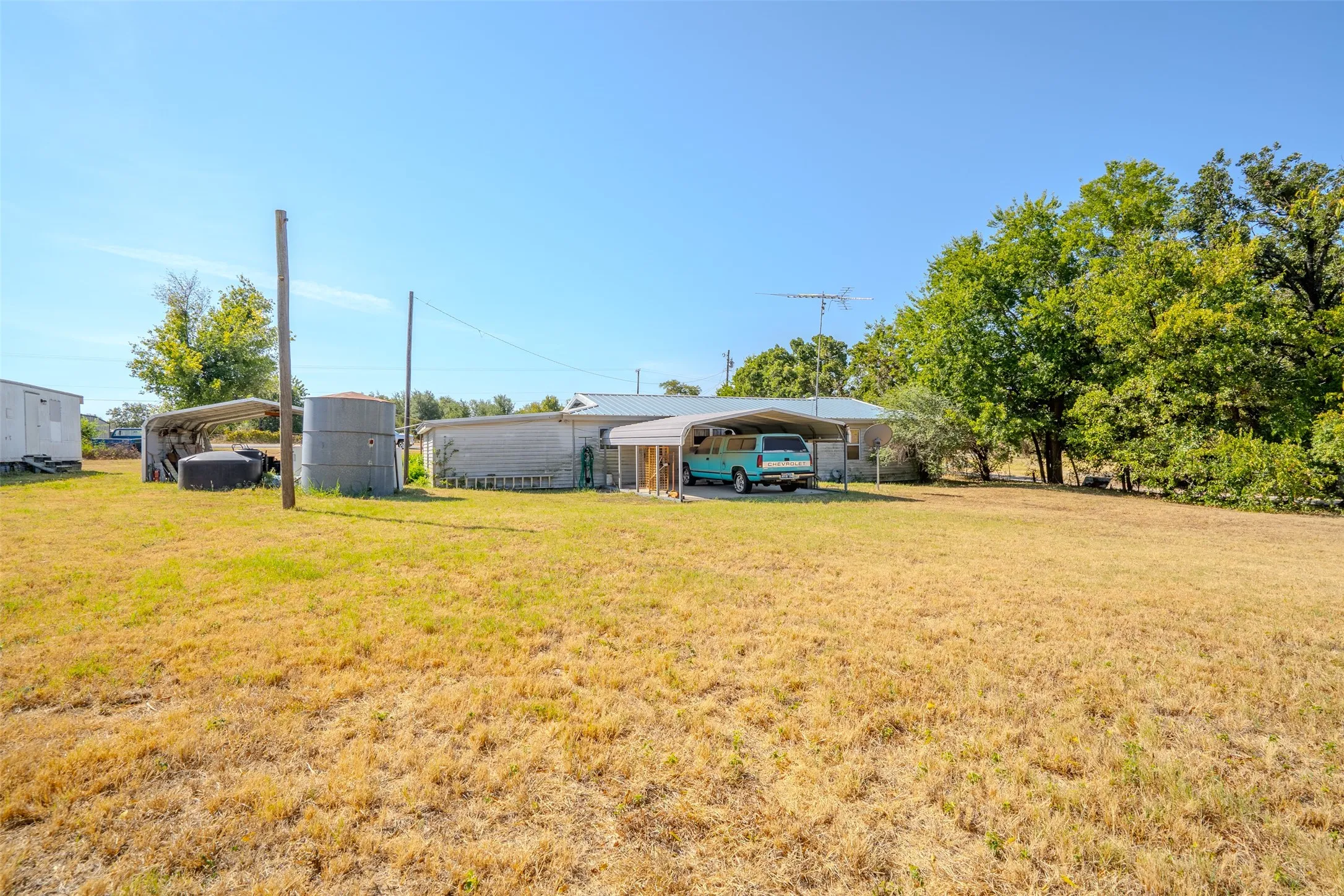 Single Family Residence For Sale in Erath County , 3227 E Washington Street, Stephenville, Texas 76401, 3 Bedroom, 1 Bathroom, Garage spaces, 1,812 Sqft, built in 1961, mls#21369996, Real Estate Agent in Stephenville, Homes For Sale in Erath county, Homes For Sale in Stephenville, Realtor in Stephenville Texas, Real Estate Brokerage Independent Realty Texas, Luminita Cordes Realtor