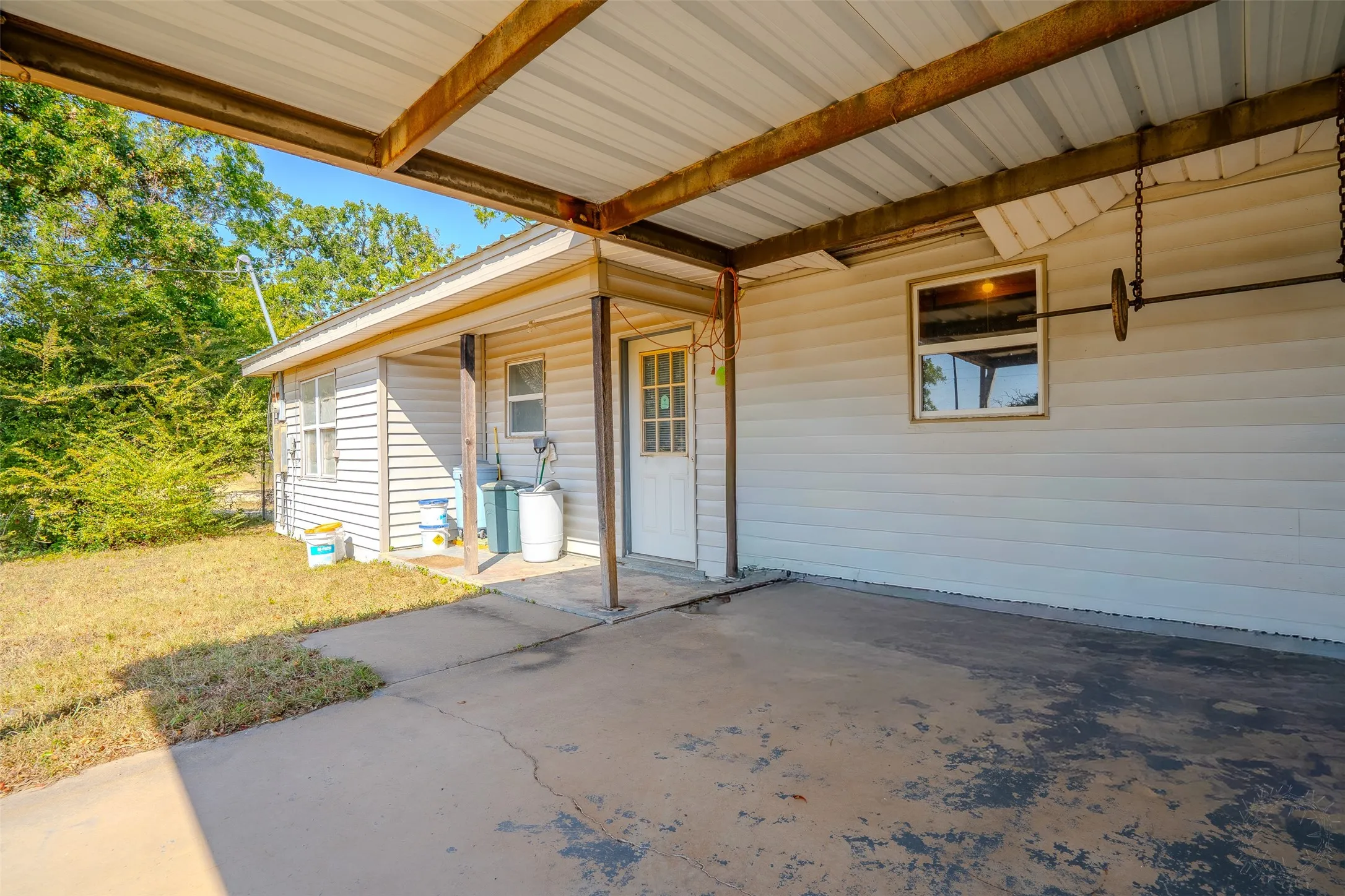 Single Family Residence For Sale in Erath County , 3227 E Washington Street, Stephenville, Texas 76401, 3 Bedroom, 1 Bathroom, Garage spaces, 1,812 Sqft, built in 1961, mls#21369996, Real Estate Agent in Stephenville, Homes For Sale in Erath county, Homes For Sale in Stephenville, Realtor in Stephenville Texas, Real Estate Brokerage Independent Realty Texas, Luminita Cordes Realtor