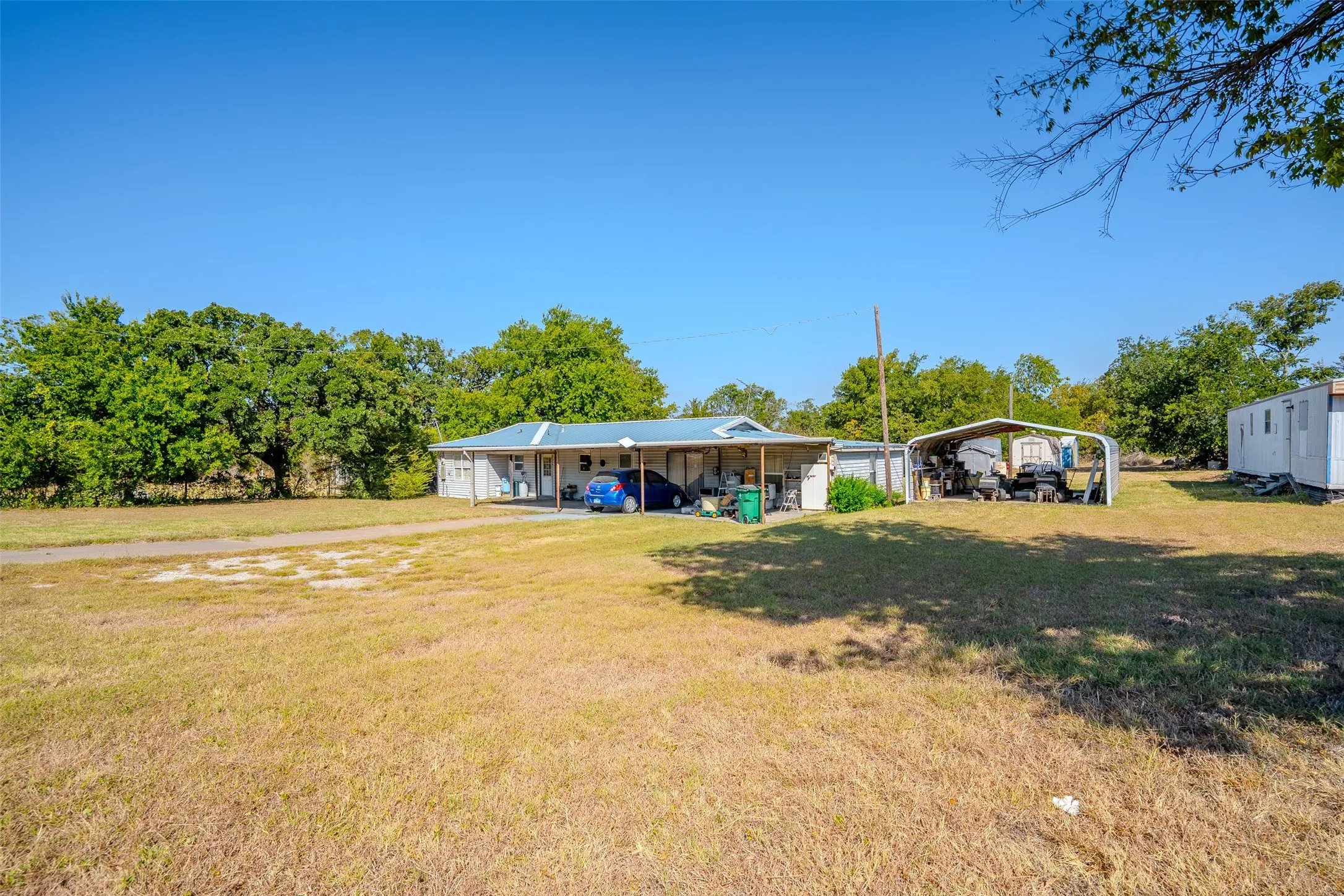 Single Family Residence For Sale in Erath County , 3227 E Washington Street, Stephenville, Texas 76401, 3 Bedroom, 1 Bathroom, Garage spaces, 1,812 Sqft, built in 1961, mls#21369996, Real Estate Agent in Stephenville, Homes For Sale in Erath county, Homes For Sale in Stephenville, Realtor in Stephenville Texas, Real Estate Brokerage Independent Realty Texas, Luminita Cordes Realtor