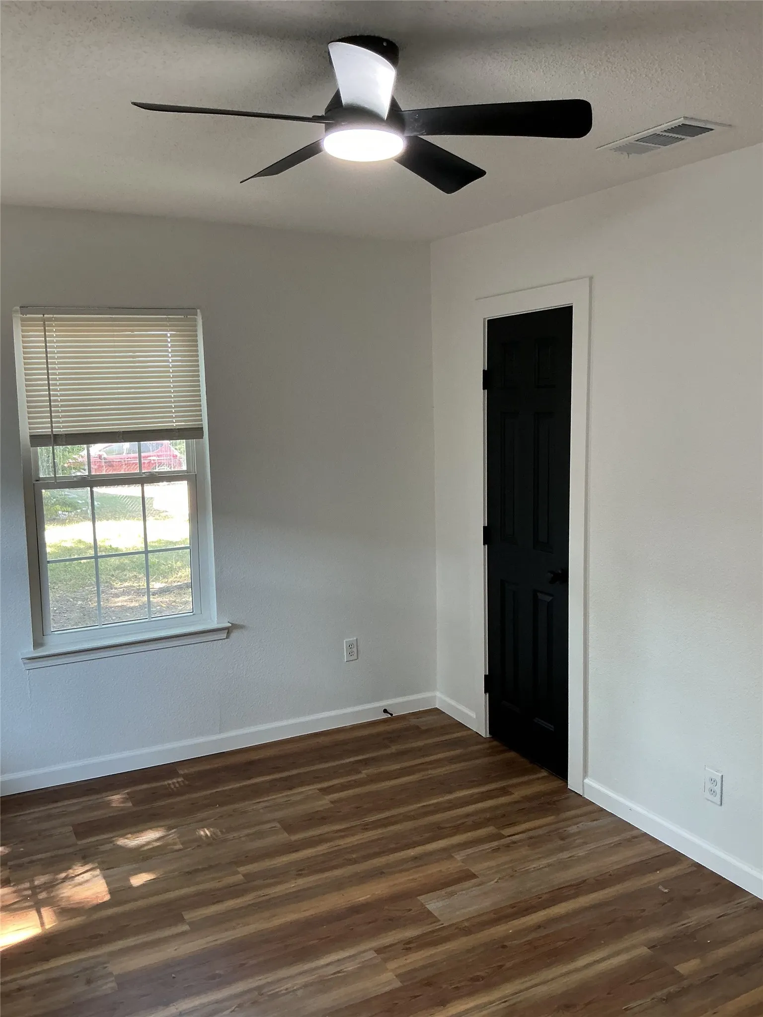 Single Family Residence For Rent in Dallas County , 3831 Bernal Drive, Dallas, Texas 75212, 4 Bedroom, 2 Bathroom, Garage spaces, 1,600 Sqft, built in 1935, mls#21370043, Real Estate Agent in Dallas, Homes For Rent in Dallas county, Homes For Rent in Dallas, Realtor in Dallas Texas, Real Estate Brokerage Independent Realty Texas, Luminita Cordes Realtor