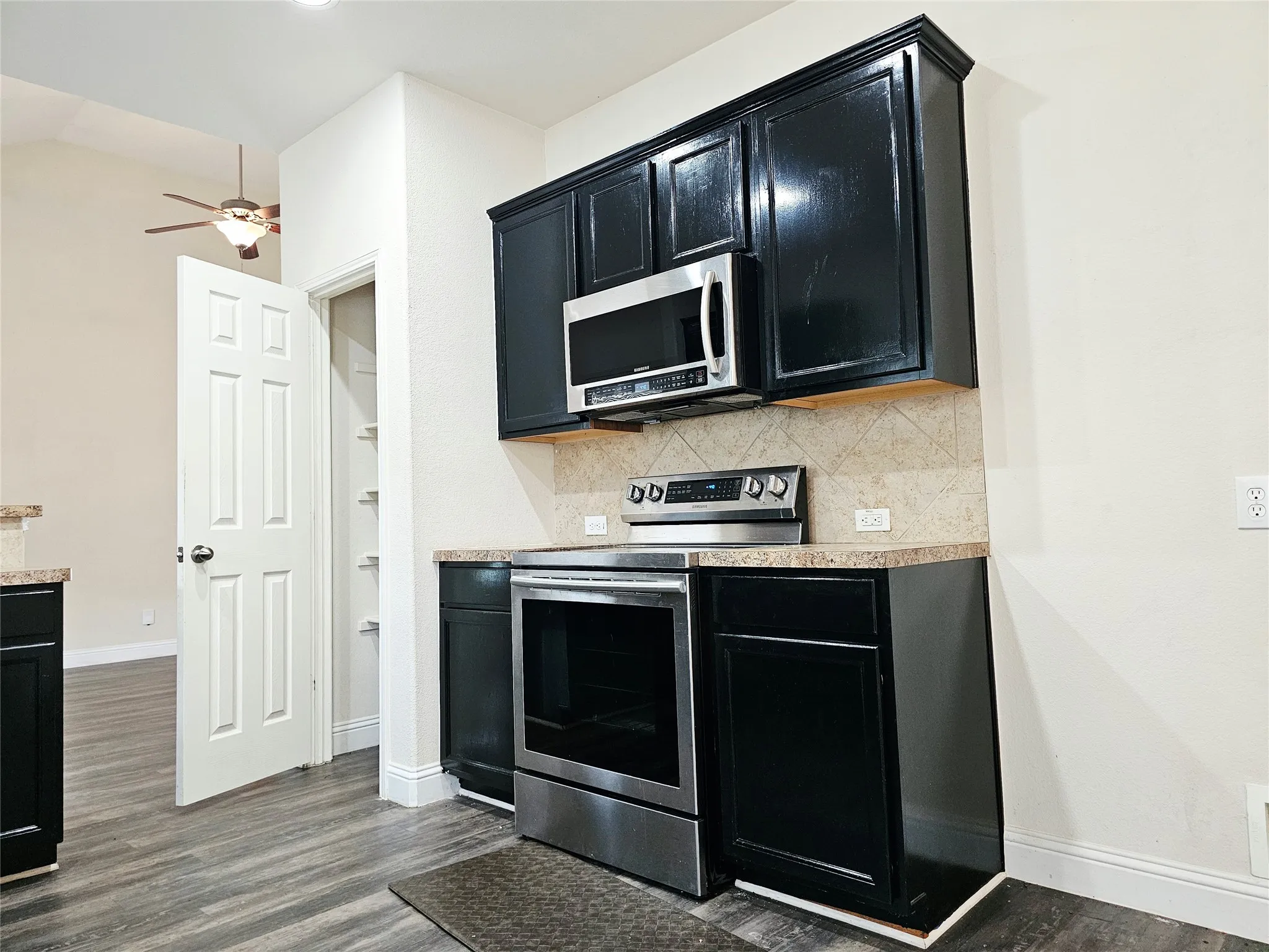 Single Family Residence For Sale in Tarrant County , 1216 Artesia Drive, Fort Worth, Texas 76052, 4 Bedroom, 3 Bathroom, 1 Garage spaces, 1,976 Sqft, built in 2009, mls#21354998, Real Estate Agent in Fort Worth, Homes For Sale in Tarrant county, Homes For Sale in Fort Worth, Realtor in Fort Worth Texas, Real Estate Brokerage Independent Realty Texas, Luminita Cordes Realtor