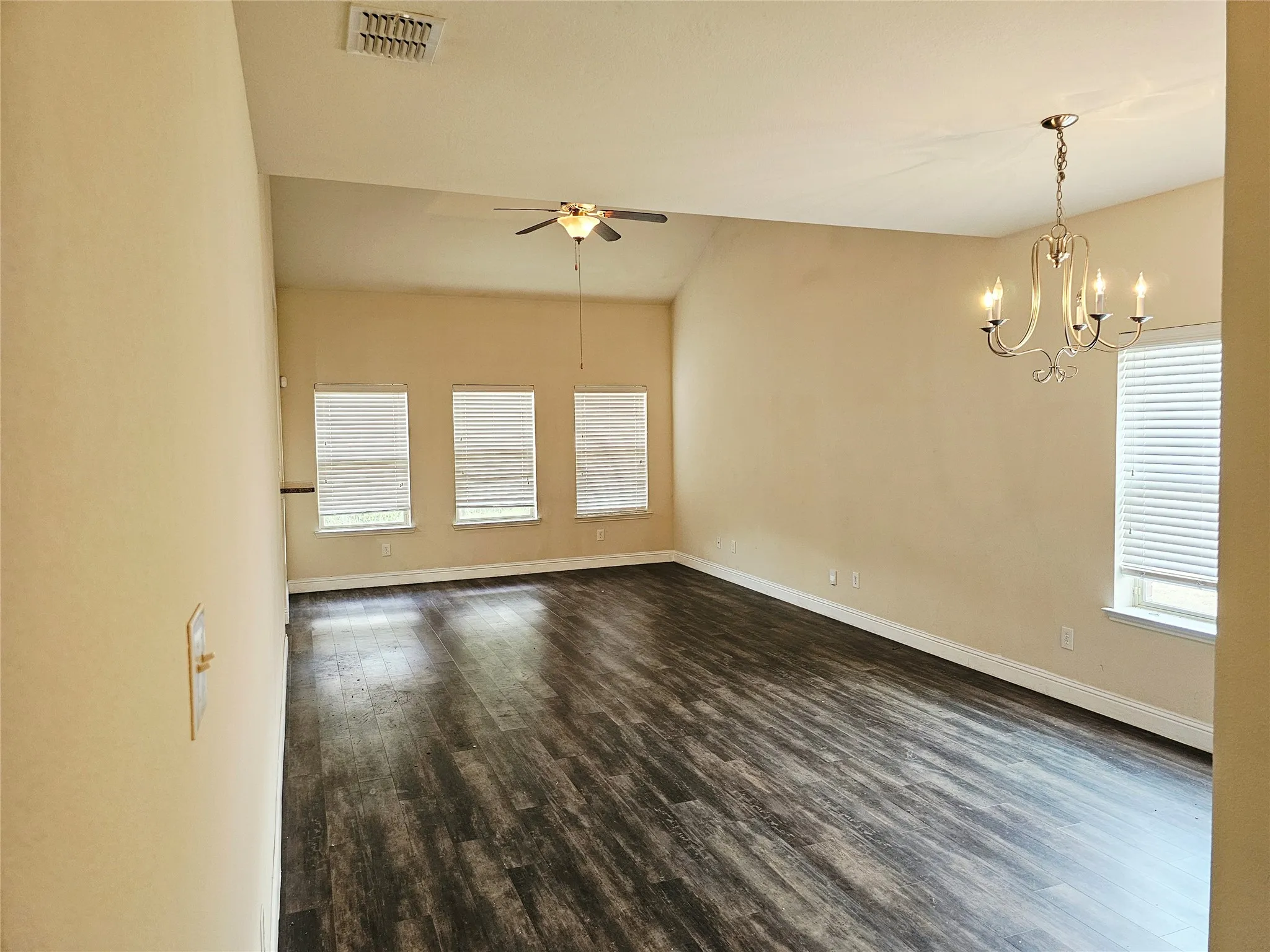 Single Family Residence For Sale in Tarrant County , 1216 Artesia Drive, Fort Worth, Texas 76052, 4 Bedroom, 3 Bathroom, 1 Garage spaces, 1,976 Sqft, built in 2009, mls#21354998, Real Estate Agent in Fort Worth, Homes For Sale in Tarrant county, Homes For Sale in Fort Worth, Realtor in Fort Worth Texas, Real Estate Brokerage Independent Realty Texas, Luminita Cordes Realtor