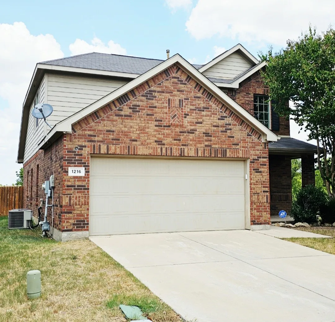 Single Family Residence For Sale in Tarrant County , 1216 Artesia Drive, Fort Worth, Texas 76052, 4 Bedroom, 3 Bathroom, 1 Garage spaces, 1,976 Sqft, built in 2009, mls#21354998, Real Estate Agent in Fort Worth, Homes For Sale in Tarrant county, Homes For Sale in Fort Worth, Realtor in Fort Worth Texas, Real Estate Brokerage Independent Realty Texas, Luminita Cordes Realtor