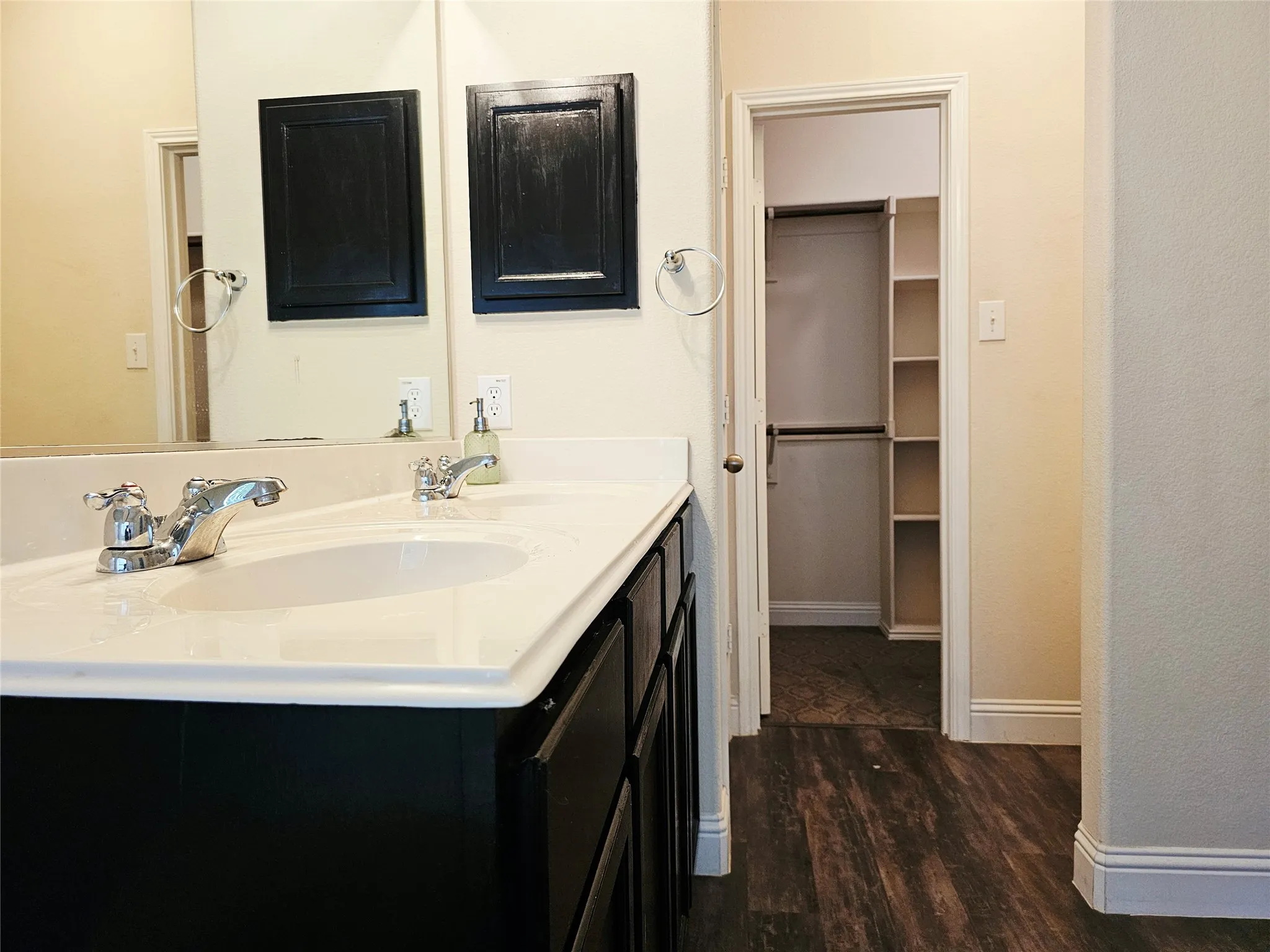 Single Family Residence For Sale in Tarrant County , 1216 Artesia Drive, Fort Worth, Texas 76052, 4 Bedroom, 3 Bathroom, 1 Garage spaces, 1,976 Sqft, built in 2009, mls#21354998, Real Estate Agent in Fort Worth, Homes For Sale in Tarrant county, Homes For Sale in Fort Worth, Realtor in Fort Worth Texas, Real Estate Brokerage Independent Realty Texas, Luminita Cordes Realtor