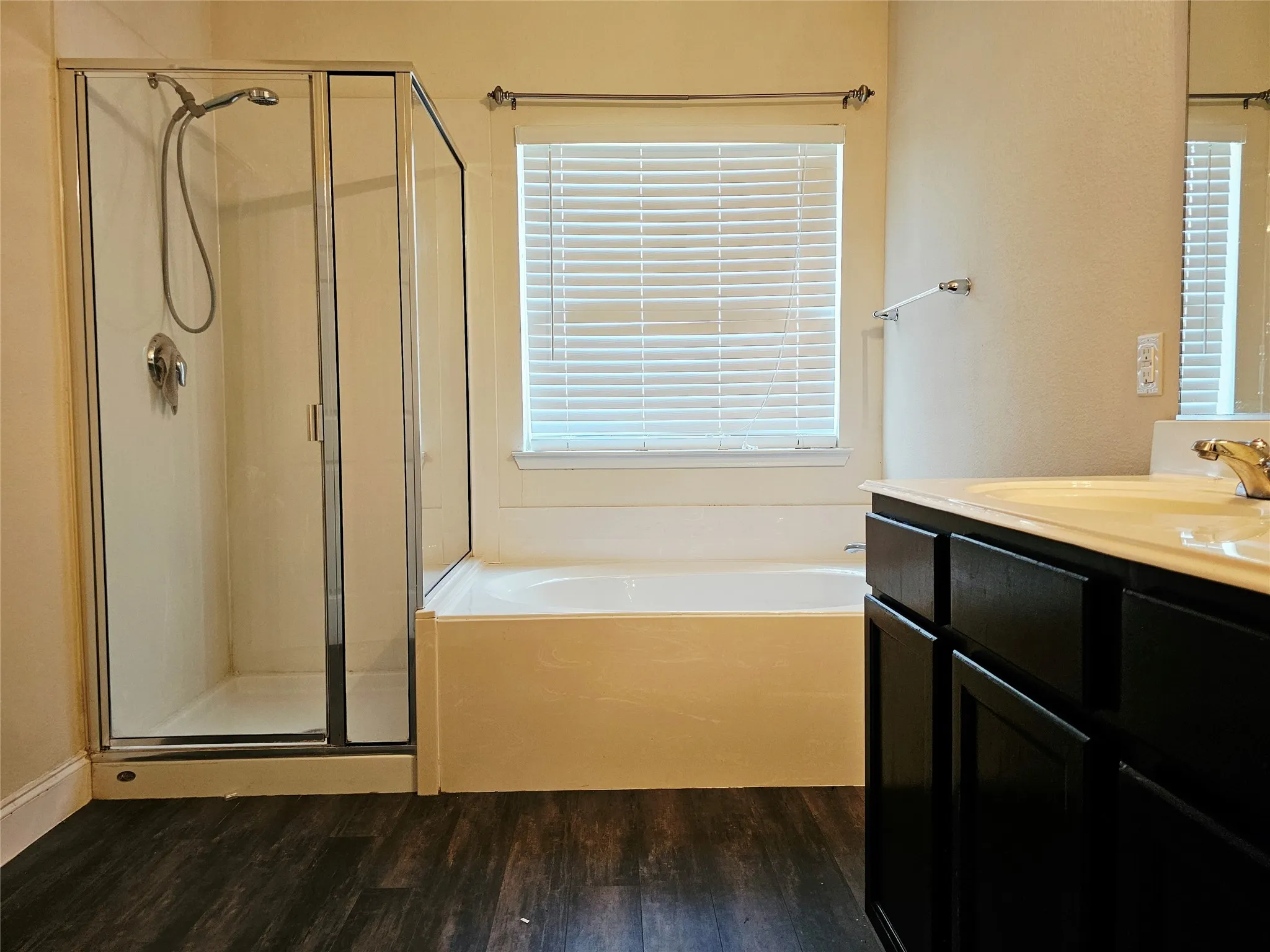 Single Family Residence For Sale in Tarrant County , 1216 Artesia Drive, Fort Worth, Texas 76052, 4 Bedroom, 3 Bathroom, 1 Garage spaces, 1,976 Sqft, built in 2009, mls#21354998, Real Estate Agent in Fort Worth, Homes For Sale in Tarrant county, Homes For Sale in Fort Worth, Realtor in Fort Worth Texas, Real Estate Brokerage Independent Realty Texas, Luminita Cordes Realtor