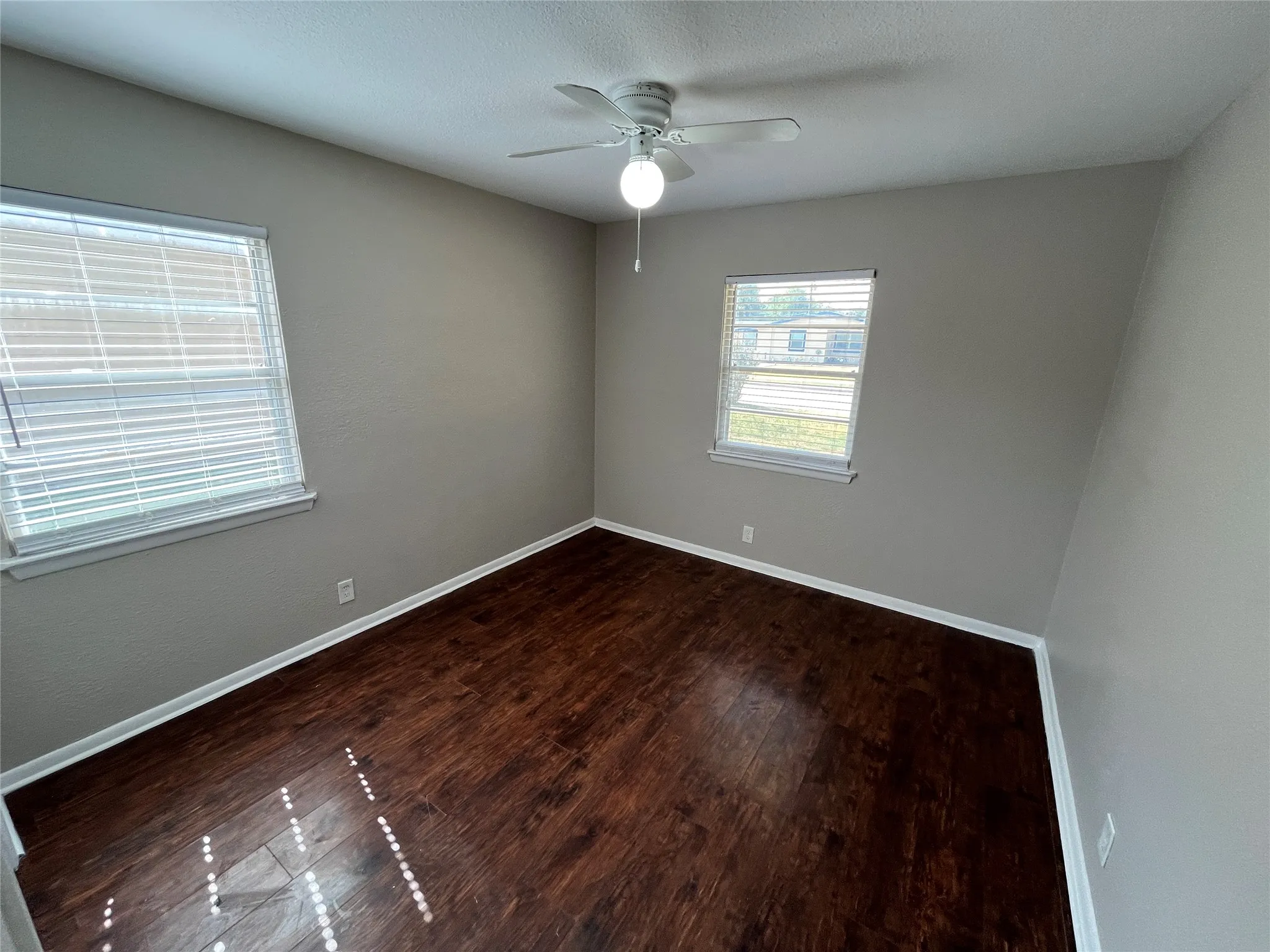 Single Family Residence For Rent in Dallas County , 317 E Ridgewood Drive, Garland, Texas 75041, 3 Bedroom, 1 Bathroom, 1 Garage spaces, 966 Sqft, built in 1965, mls#21356793, Real Estate Agent in Garland, Homes For Rent in Dallas county, Homes For Rent in Garland, Realtor in Garland Texas, Real Estate Brokerage Independent Realty Texas, Luminita Cordes Realtor