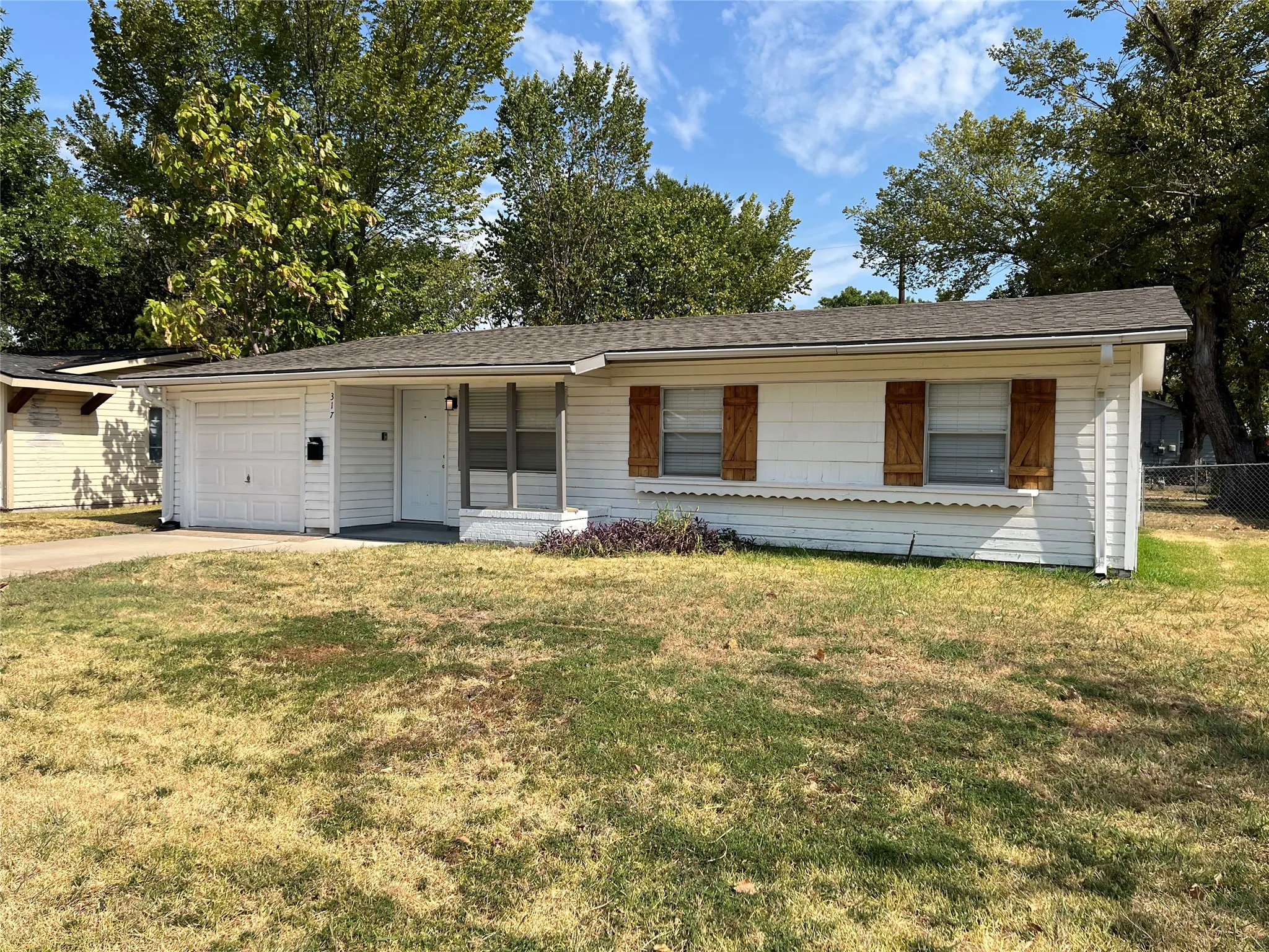 Single Family Residence For Rent in Dallas County , 317 E Ridgewood Drive, Garland, Texas 75041, 3 Bedroom, 1 Bathroom, 1 Garage spaces, 966 Sqft, built in 1965, mls#21356793, Real Estate Agent in Garland, Homes For Rent in Dallas county, Homes For Rent in Garland, Realtor in Garland Texas, Real Estate Brokerage Independent Realty Texas, Luminita Cordes Realtor