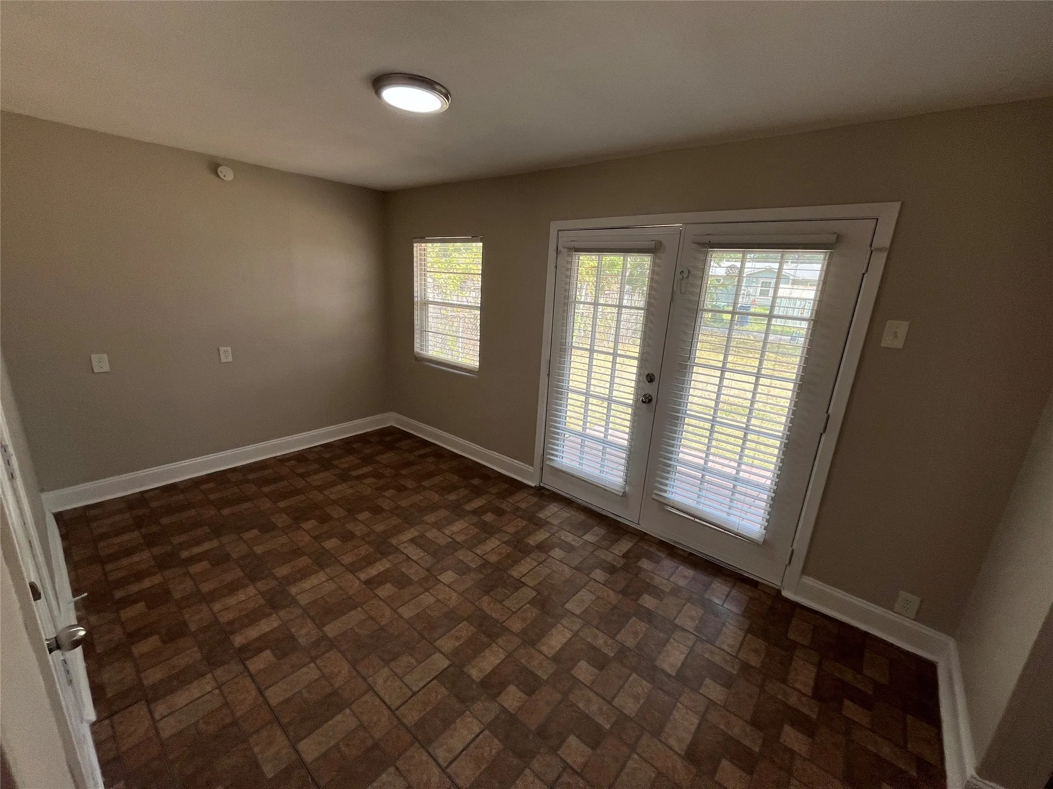 Single Family Residence For Rent in Dallas County , 317 E Ridgewood Drive, Garland, Texas 75041, 3 Bedroom, 1 Bathroom, 1 Garage spaces, 966 Sqft, built in 1965, mls#21356793, Real Estate Agent in Garland, Homes For Rent in Dallas county, Homes For Rent in Garland, Realtor in Garland Texas, Real Estate Brokerage Independent Realty Texas, Luminita Cordes Realtor