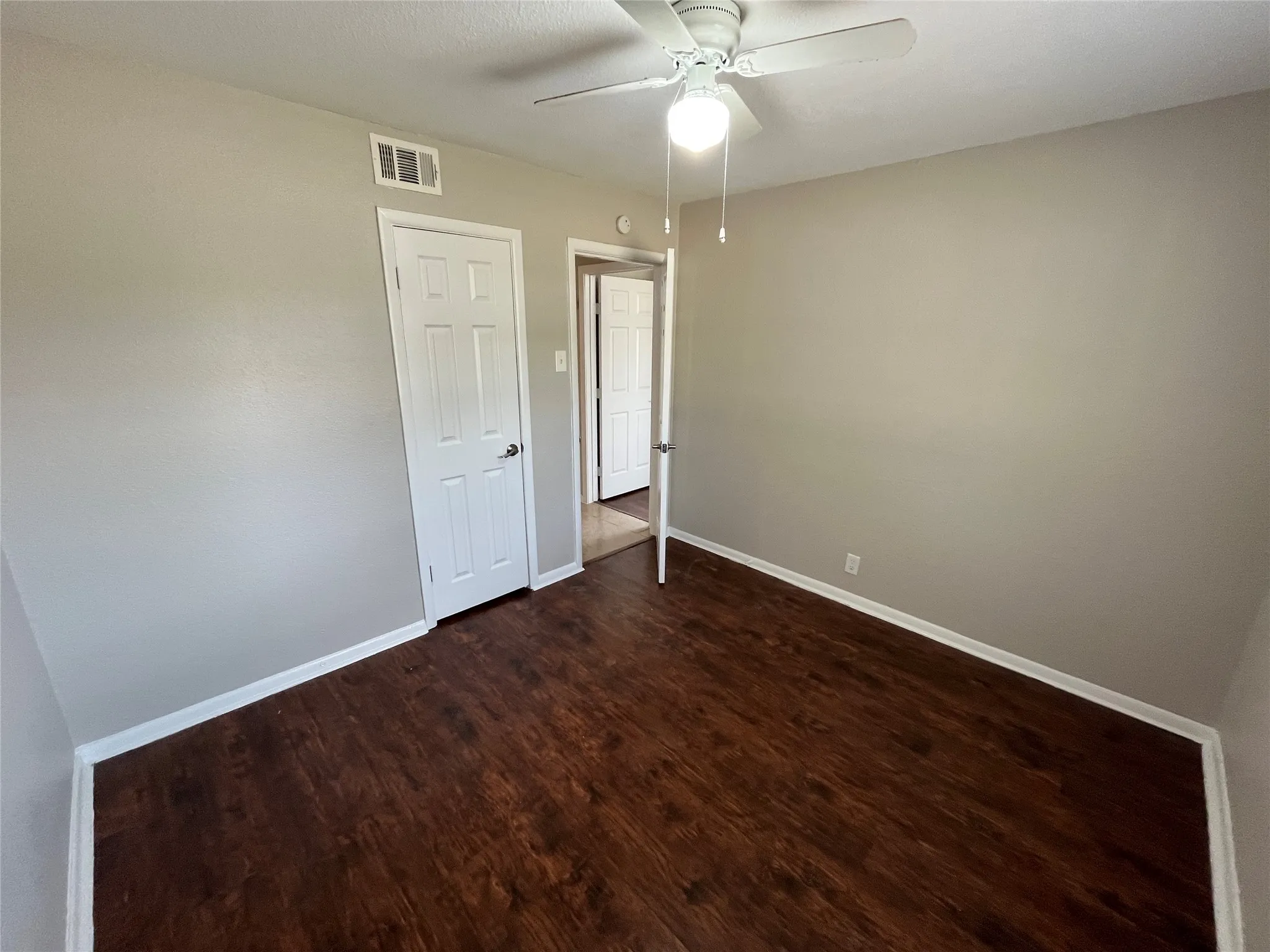 Single Family Residence For Rent in Dallas County , 317 E Ridgewood Drive, Garland, Texas 75041, 3 Bedroom, 1 Bathroom, 1 Garage spaces, 966 Sqft, built in 1965, mls#21356793, Real Estate Agent in Garland, Homes For Rent in Dallas county, Homes For Rent in Garland, Realtor in Garland Texas, Real Estate Brokerage Independent Realty Texas, Luminita Cordes Realtor