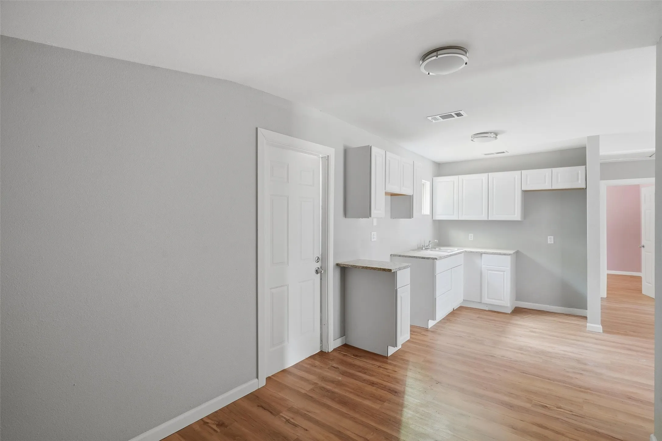 Single Family Residence For Rent in Tarrant County , 4508 Fletcher Avenue, Fort Worth, Texas 76107, 2 Bedroom, 1 Bathroom, Garage spaces, 850 Sqft, built in 1950, mls#21370047, Real Estate Agent in Fort Worth, Homes For Rent in Tarrant county, Homes For Rent in Fort Worth, Realtor in Fort Worth Texas, Real Estate Brokerage Independent Realty Texas, Luminita Cordes Realtor
