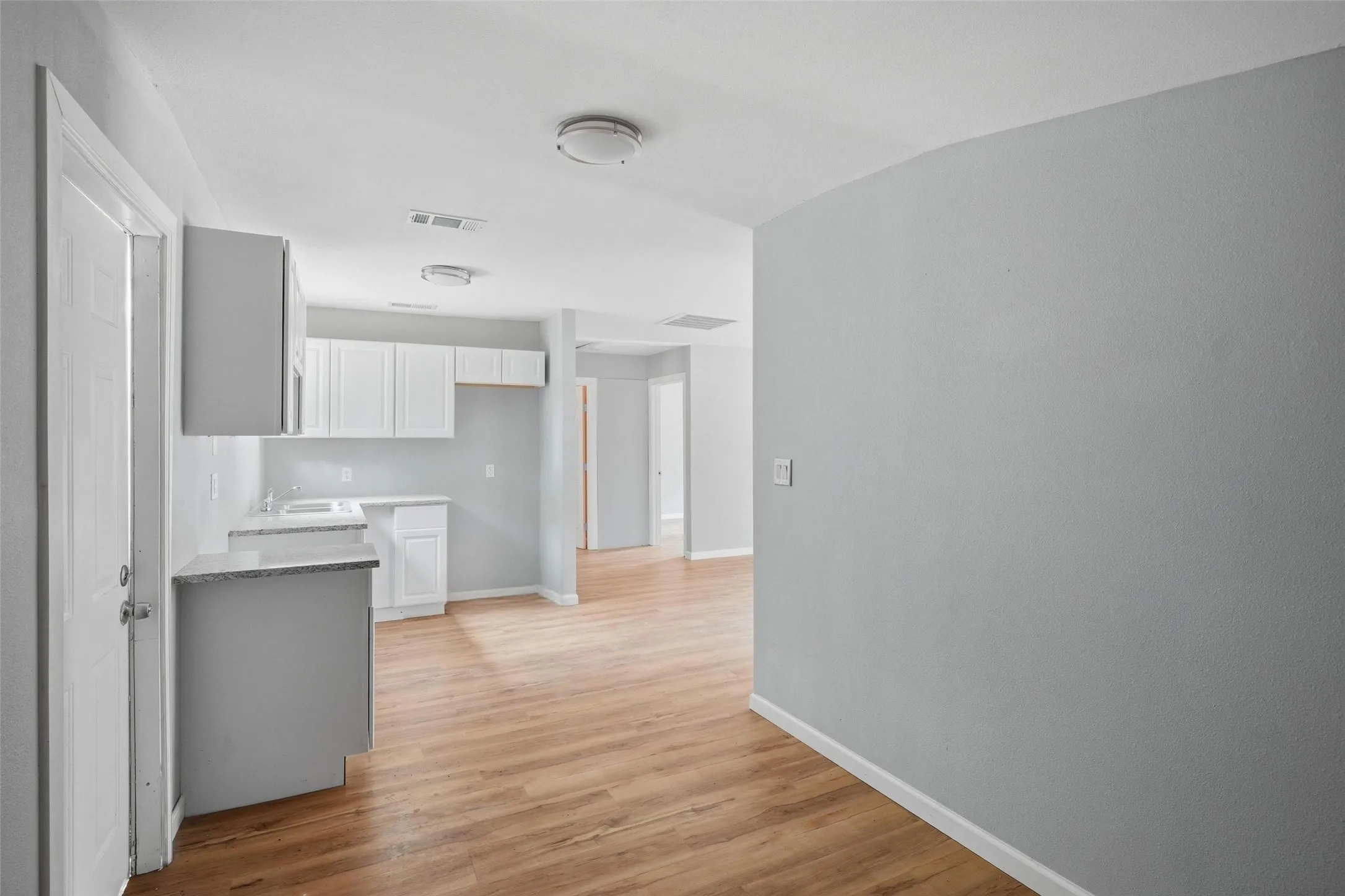 Single Family Residence For Rent in Tarrant County , 4508 Fletcher Avenue, Fort Worth, Texas 76107, 2 Bedroom, 1 Bathroom, Garage spaces, 850 Sqft, built in 1950, mls#21370047, Real Estate Agent in Fort Worth, Homes For Rent in Tarrant county, Homes For Rent in Fort Worth, Realtor in Fort Worth Texas, Real Estate Brokerage Independent Realty Texas, Luminita Cordes Realtor