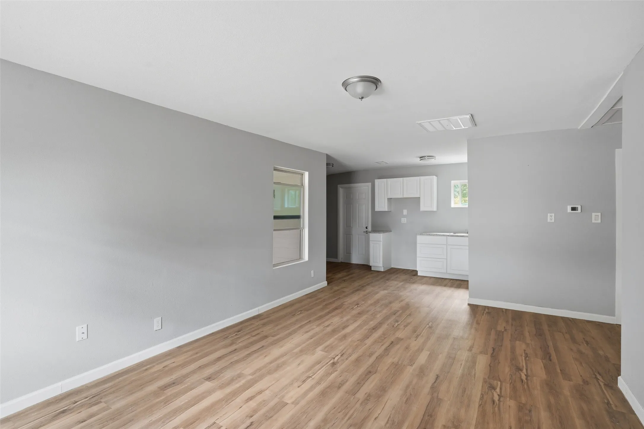 Single Family Residence For Rent in Tarrant County , 4508 Fletcher Avenue, Fort Worth, Texas 76107, 2 Bedroom, 1 Bathroom, Garage spaces, 850 Sqft, built in 1950, mls#21370047, Real Estate Agent in Fort Worth, Homes For Rent in Tarrant county, Homes For Rent in Fort Worth, Realtor in Fort Worth Texas, Real Estate Brokerage Independent Realty Texas, Luminita Cordes Realtor