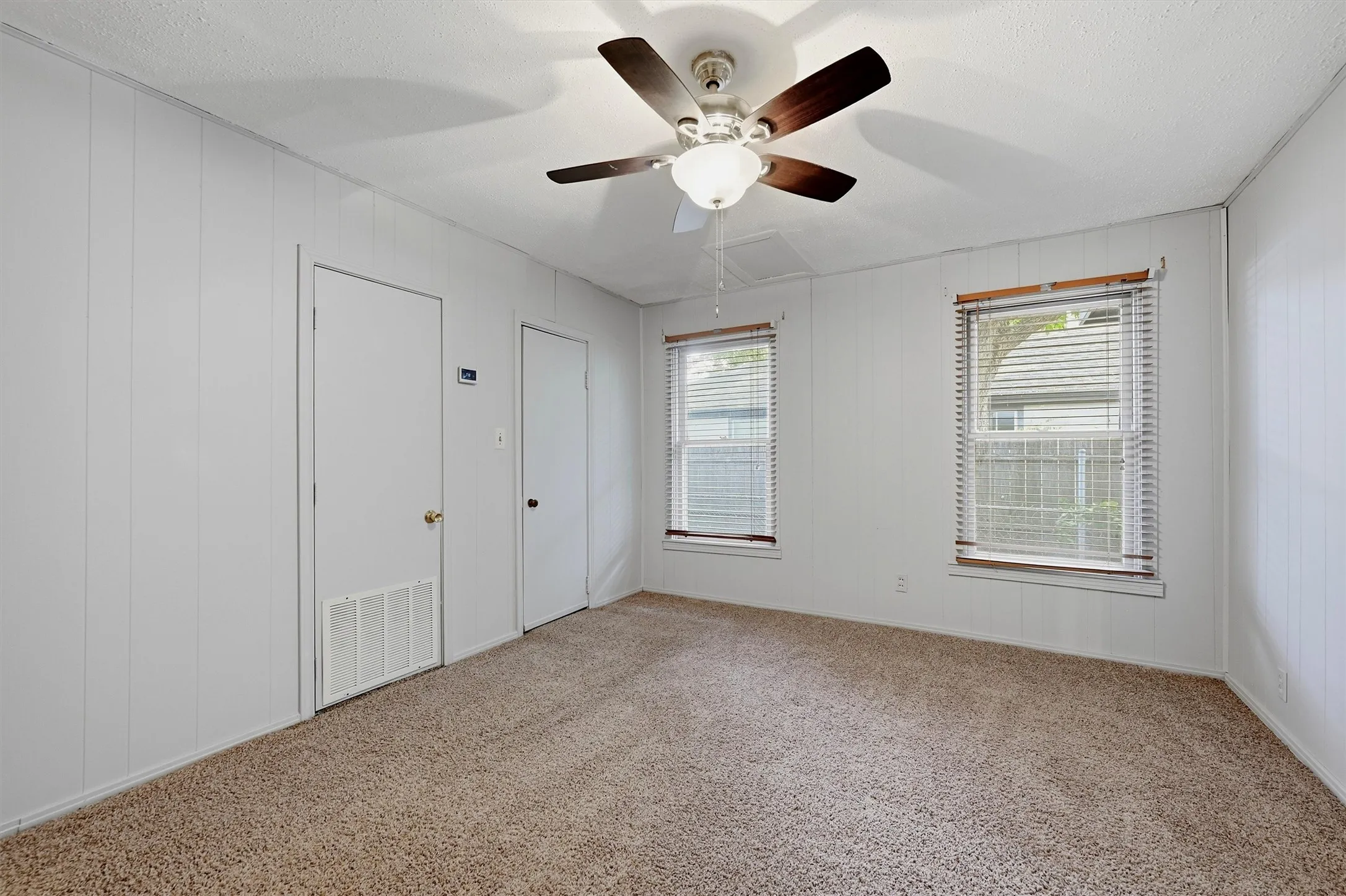 Single Family Residence For Sale in Grayson County , 408 E Park Avenue, Sherman, Texas 75090, 3 Bedroom, 2 Bathroom, 1 Garage spaces, 1,623 Sqft, built in 1946, mls#21369548, Real Estate Agent in Sherman, Homes For Sale in Grayson county, Homes For Sale in Sherman, Realtor in Sherman Texas, Real Estate Brokerage Independent Realty Texas, Luminita Cordes Realtor