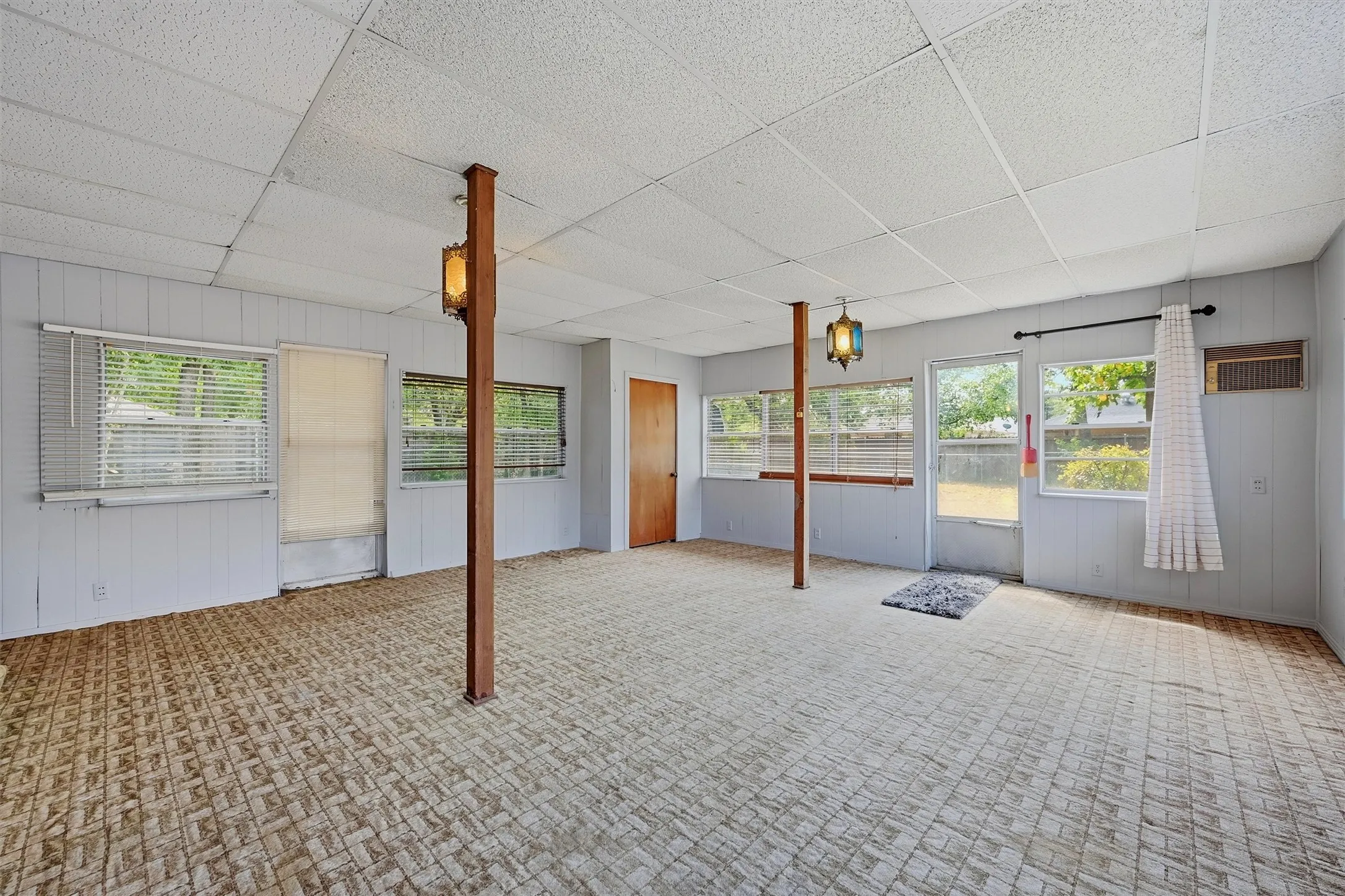 Single Family Residence For Sale in Grayson County , 408 E Park Avenue, Sherman, Texas 75090, 3 Bedroom, 2 Bathroom, 1 Garage spaces, 1,623 Sqft, built in 1946, mls#21369548, Real Estate Agent in Sherman, Homes For Sale in Grayson county, Homes For Sale in Sherman, Realtor in Sherman Texas, Real Estate Brokerage Independent Realty Texas, Luminita Cordes Realtor