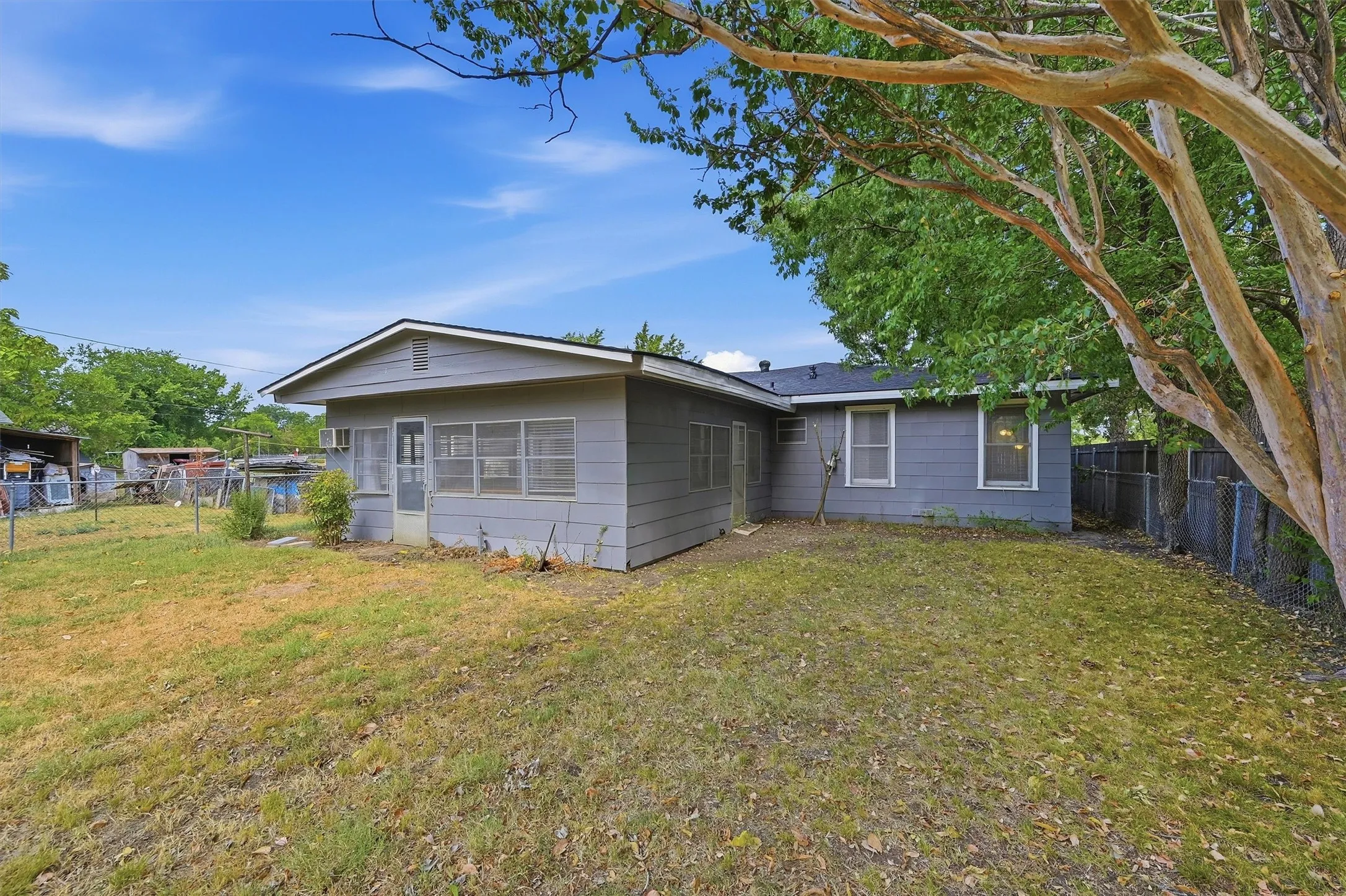 Single Family Residence For Sale in Grayson County , 408 E Park Avenue, Sherman, Texas 75090, 3 Bedroom, 2 Bathroom, 1 Garage spaces, 1,623 Sqft, built in 1946, mls#21369548, Real Estate Agent in Sherman, Homes For Sale in Grayson county, Homes For Sale in Sherman, Realtor in Sherman Texas, Real Estate Brokerage Independent Realty Texas, Luminita Cordes Realtor
