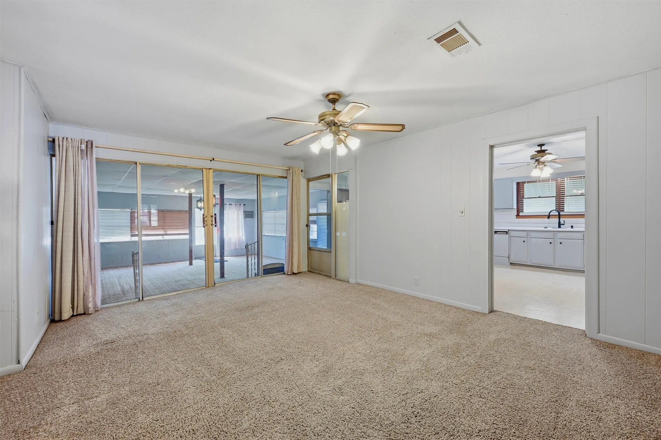 Single Family Residence For Sale in Grayson County , 408 E Park Avenue, Sherman, Texas 75090, 3 Bedroom, 2 Bathroom, 1 Garage spaces, 1,623 Sqft, built in 1946, mls#21369548, Real Estate Agent in Sherman, Homes For Sale in Grayson county, Homes For Sale in Sherman, Realtor in Sherman Texas, Real Estate Brokerage Independent Realty Texas, Luminita Cordes Realtor