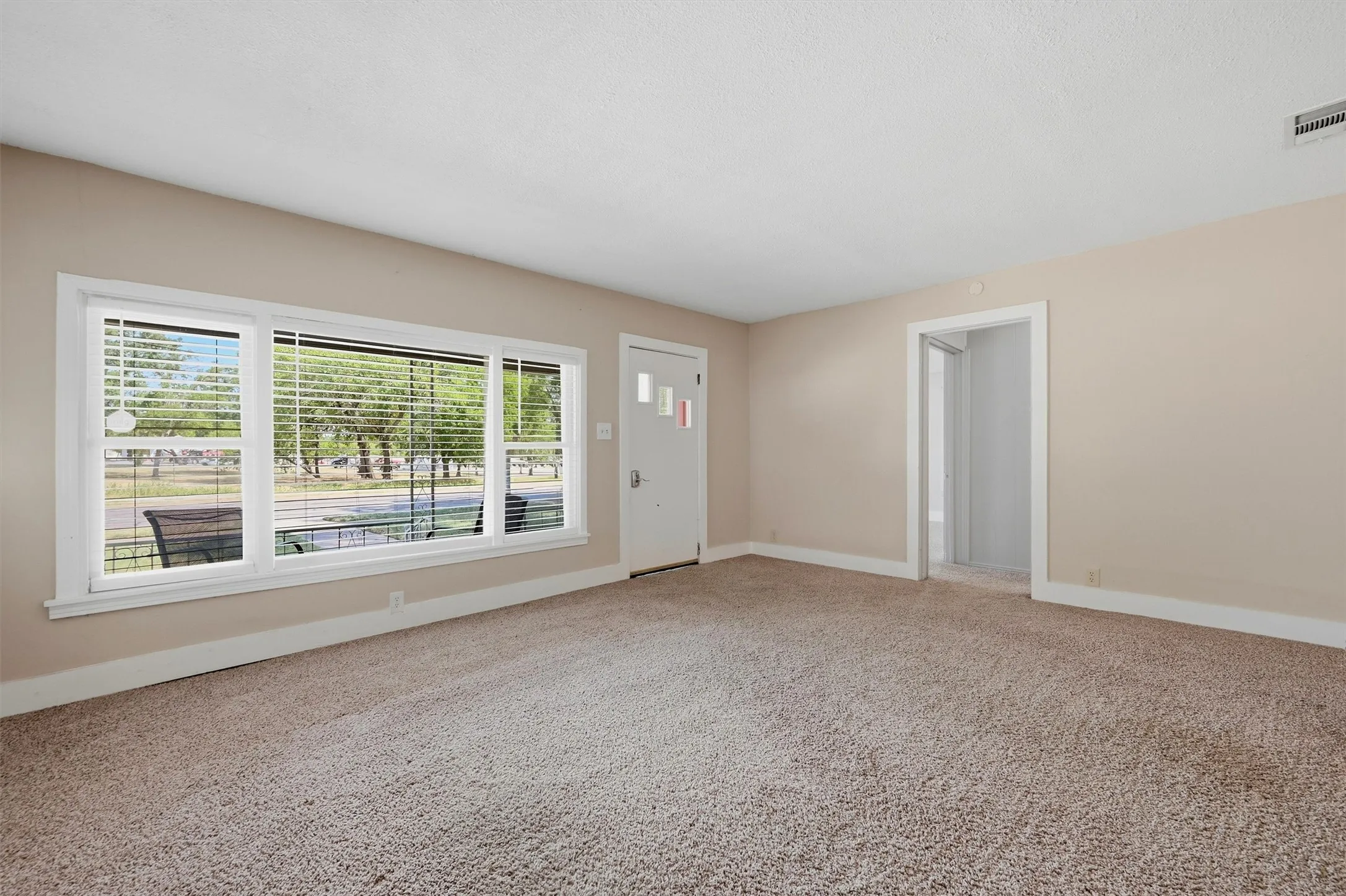 Single Family Residence For Sale in Grayson County , 408 E Park Avenue, Sherman, Texas 75090, 3 Bedroom, 2 Bathroom, 1 Garage spaces, 1,623 Sqft, built in 1946, mls#21369548, Real Estate Agent in Sherman, Homes For Sale in Grayson county, Homes For Sale in Sherman, Realtor in Sherman Texas, Real Estate Brokerage Independent Realty Texas, Luminita Cordes Realtor