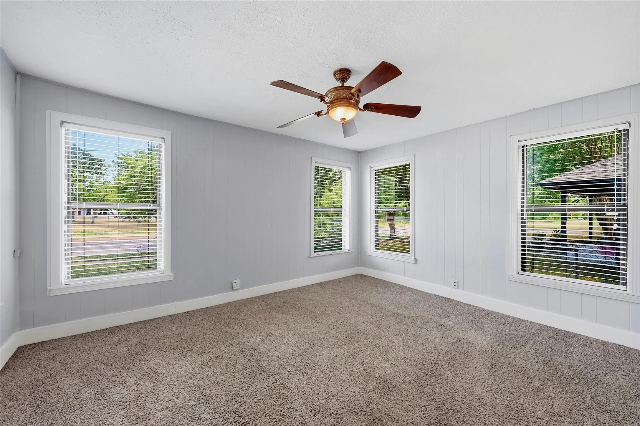 Single Family Residence For Sale in Grayson County , 408 E Park Avenue, Sherman, Texas 75090, 3 Bedroom, 2 Bathroom, 1 Garage spaces, 1,623 Sqft, built in 1946, mls#21369548, Real Estate Agent in Sherman, Homes For Sale in Grayson county, Homes For Sale in Sherman, Realtor in Sherman Texas, Real Estate Brokerage Independent Realty Texas, Luminita Cordes Realtor
