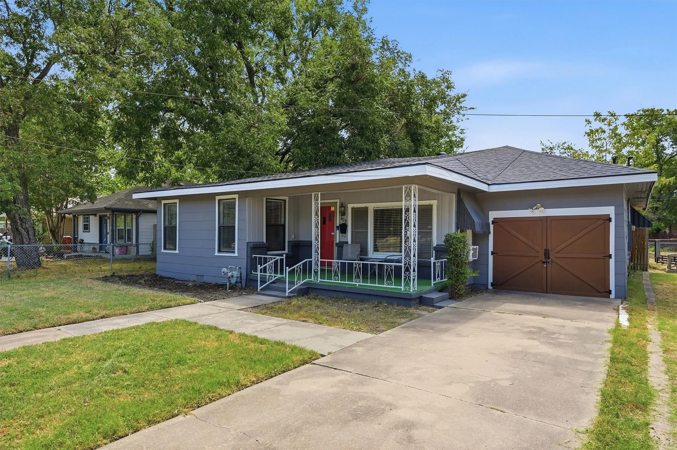 Single Family Residence For Sale in Grayson County , 408 E Park Avenue, Sherman, Texas 75090, 3 Bedroom, 2 Bathroom, 1 Garage spaces, 1,623 Sqft, built in 1946, mls#21369548, Real Estate Agent in Sherman, Homes For Sale in Grayson county, Homes For Sale in Sherman, Realtor in Sherman Texas, Real Estate Brokerage Independent Realty Texas, Luminita Cordes Realtor