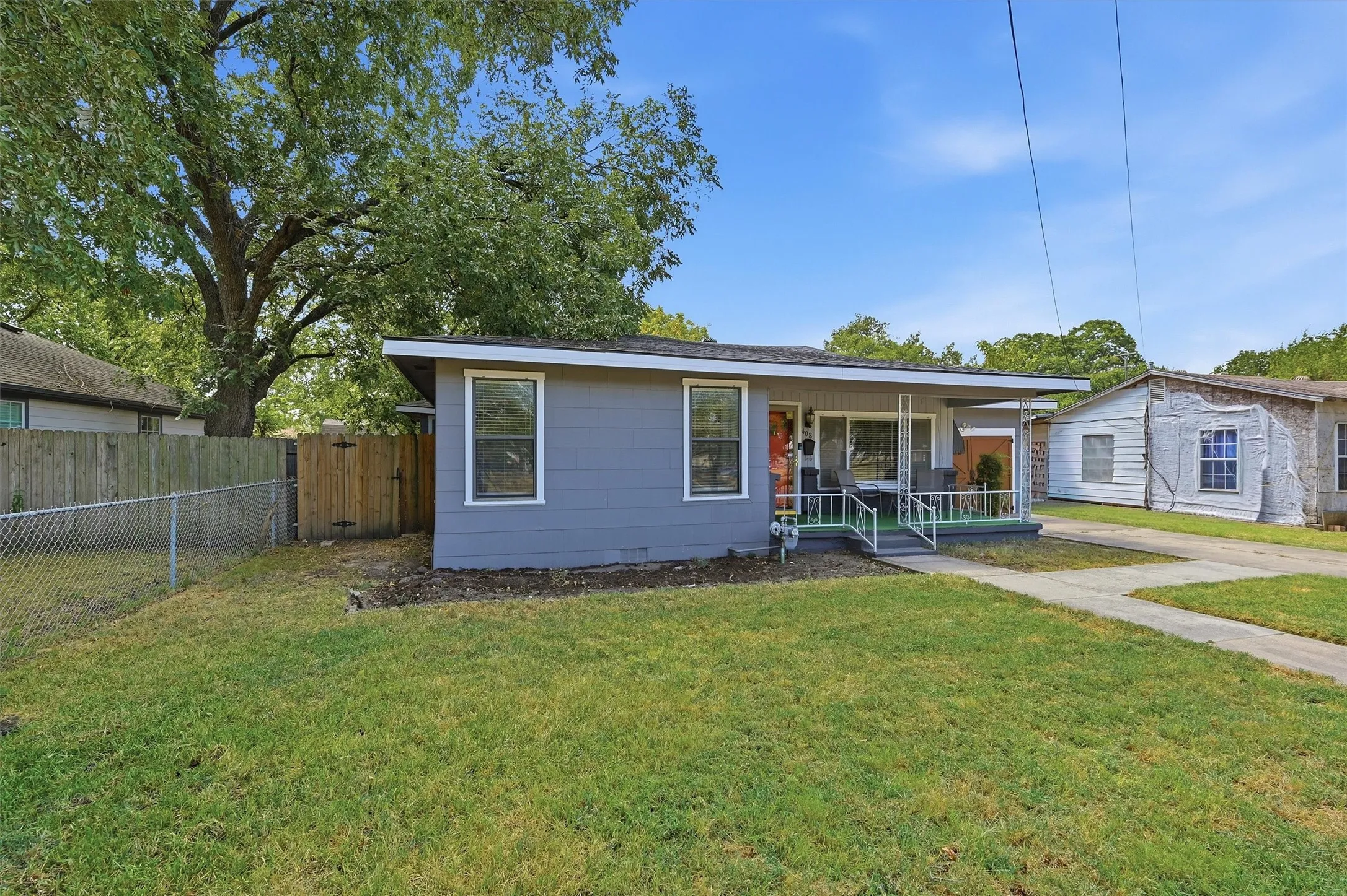Single Family Residence For Sale in Grayson County , 408 E Park Avenue, Sherman, Texas 75090, 3 Bedroom, 2 Bathroom, 1 Garage spaces, 1,623 Sqft, built in 1946, mls#21369548, Real Estate Agent in Sherman, Homes For Sale in Grayson county, Homes For Sale in Sherman, Realtor in Sherman Texas, Real Estate Brokerage Independent Realty Texas, Luminita Cordes Realtor