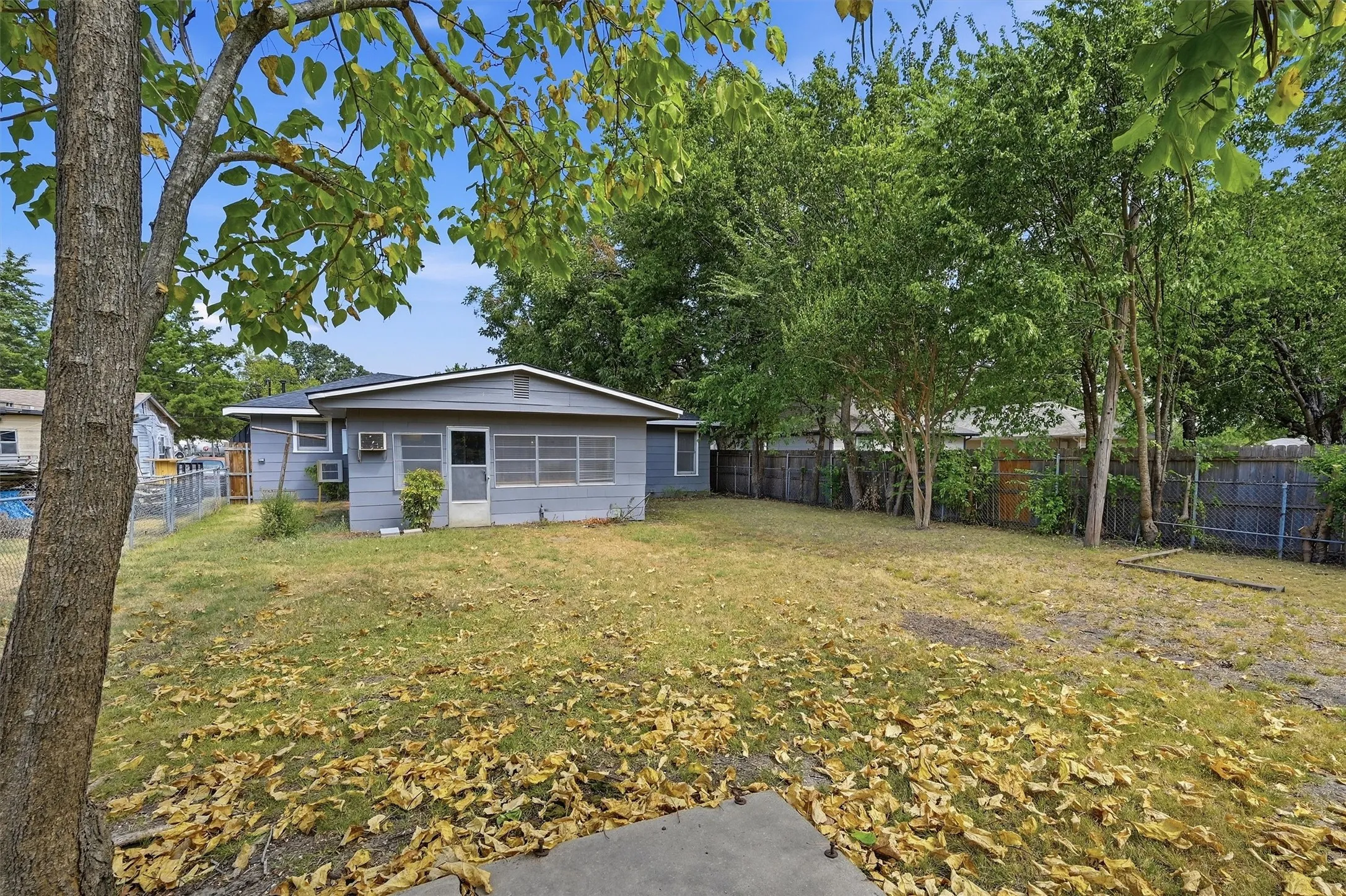 Single Family Residence For Sale in Grayson County , 408 E Park Avenue, Sherman, Texas 75090, 3 Bedroom, 2 Bathroom, 1 Garage spaces, 1,623 Sqft, built in 1946, mls#21369548, Real Estate Agent in Sherman, Homes For Sale in Grayson county, Homes For Sale in Sherman, Realtor in Sherman Texas, Real Estate Brokerage Independent Realty Texas, Luminita Cordes Realtor