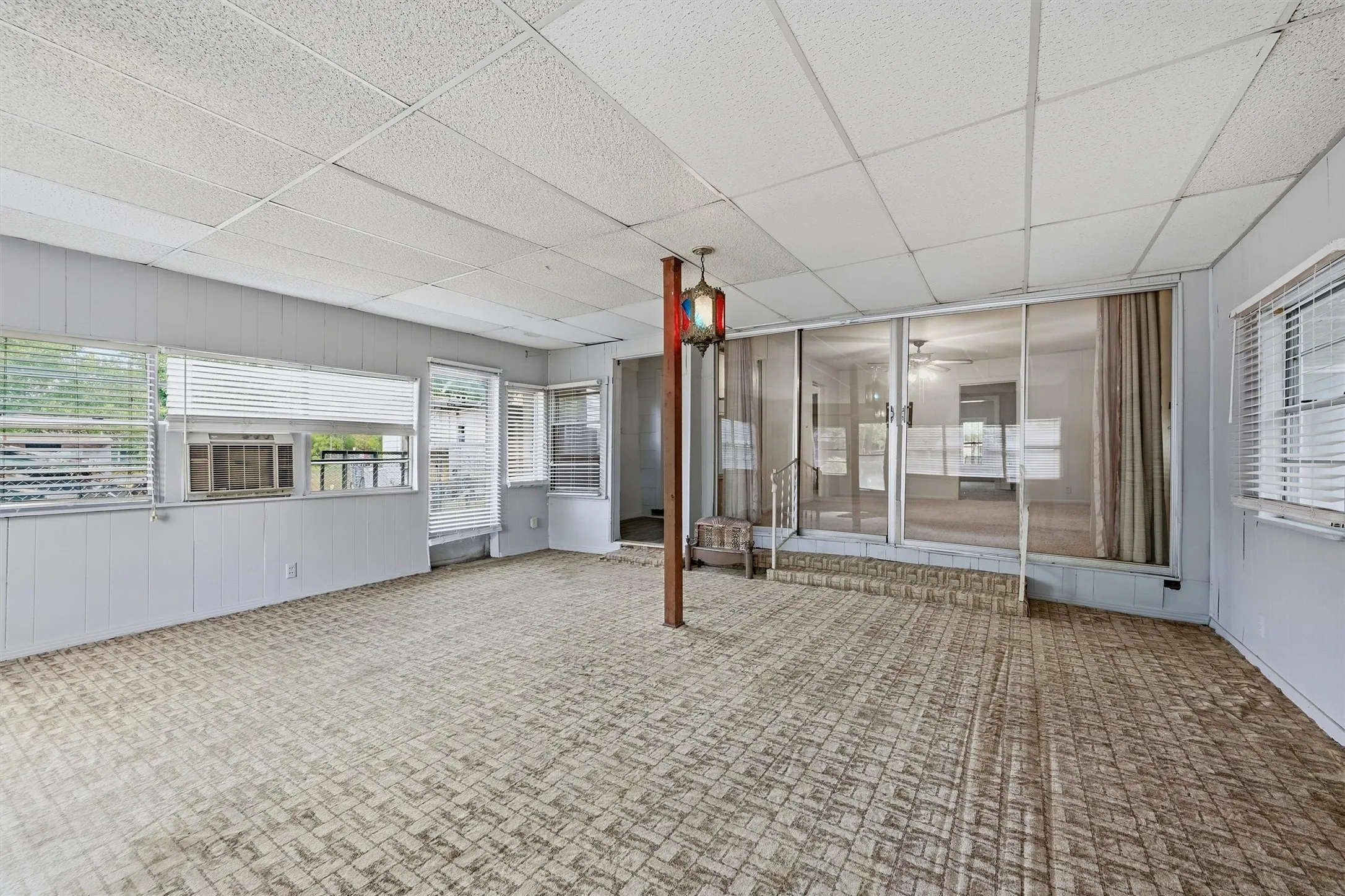 Single Family Residence For Sale in Grayson County , 408 E Park Avenue, Sherman, Texas 75090, 3 Bedroom, 2 Bathroom, 1 Garage spaces, 1,623 Sqft, built in 1946, mls#21369548, Real Estate Agent in Sherman, Homes For Sale in Grayson county, Homes For Sale in Sherman, Realtor in Sherman Texas, Real Estate Brokerage Independent Realty Texas, Luminita Cordes Realtor