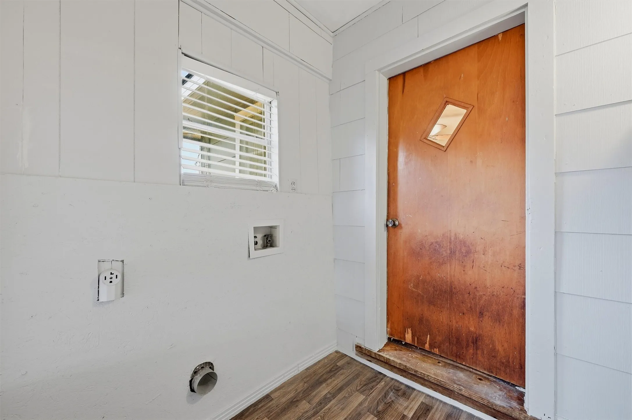 Single Family Residence For Sale in Grayson County , 408 E Park Avenue, Sherman, Texas 75090, 3 Bedroom, 2 Bathroom, 1 Garage spaces, 1,623 Sqft, built in 1946, mls#21369548, Real Estate Agent in Sherman, Homes For Sale in Grayson county, Homes For Sale in Sherman, Realtor in Sherman Texas, Real Estate Brokerage Independent Realty Texas, Luminita Cordes Realtor